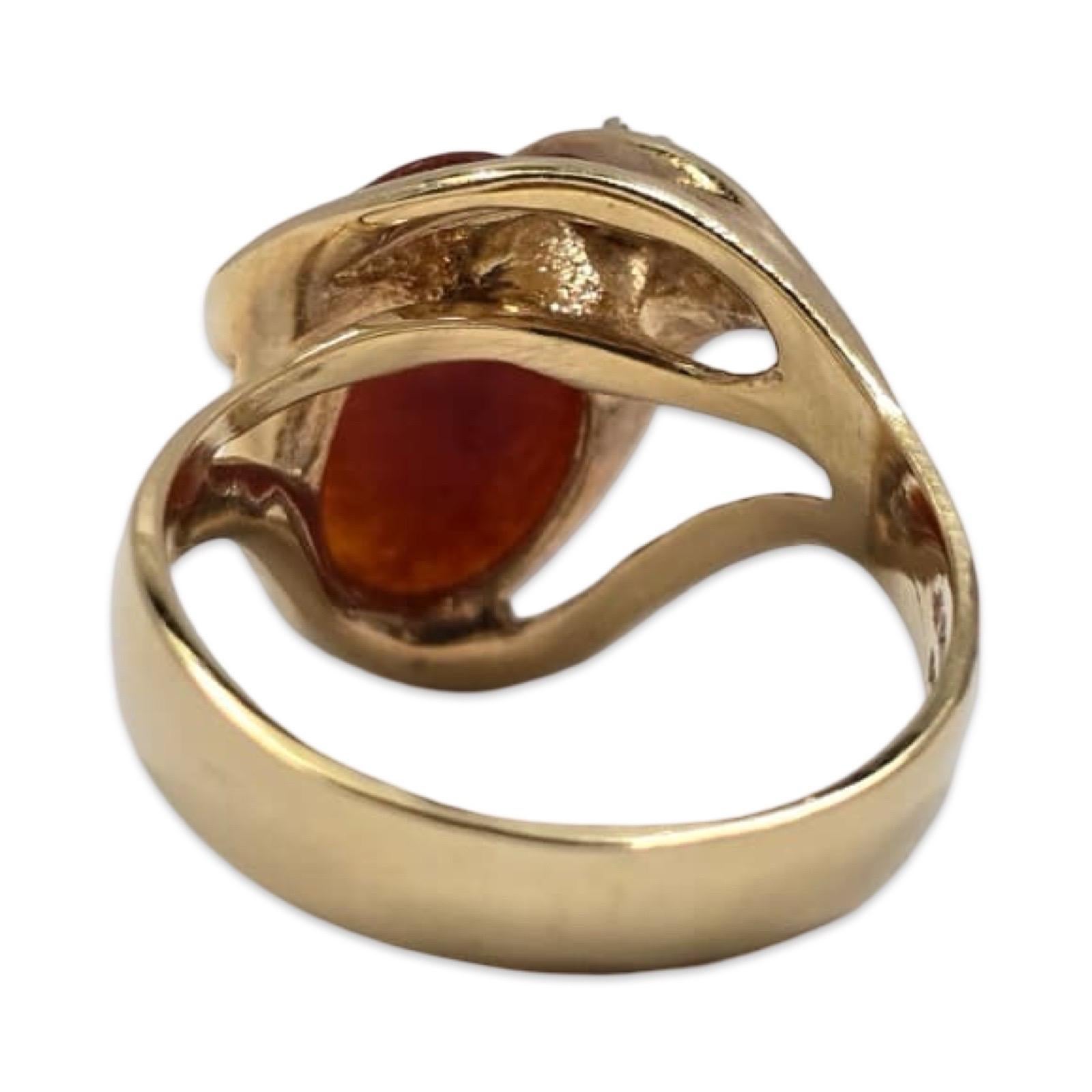 Anello ovale di corniola e diamanti d'epoca in oro 14K in vendita 1