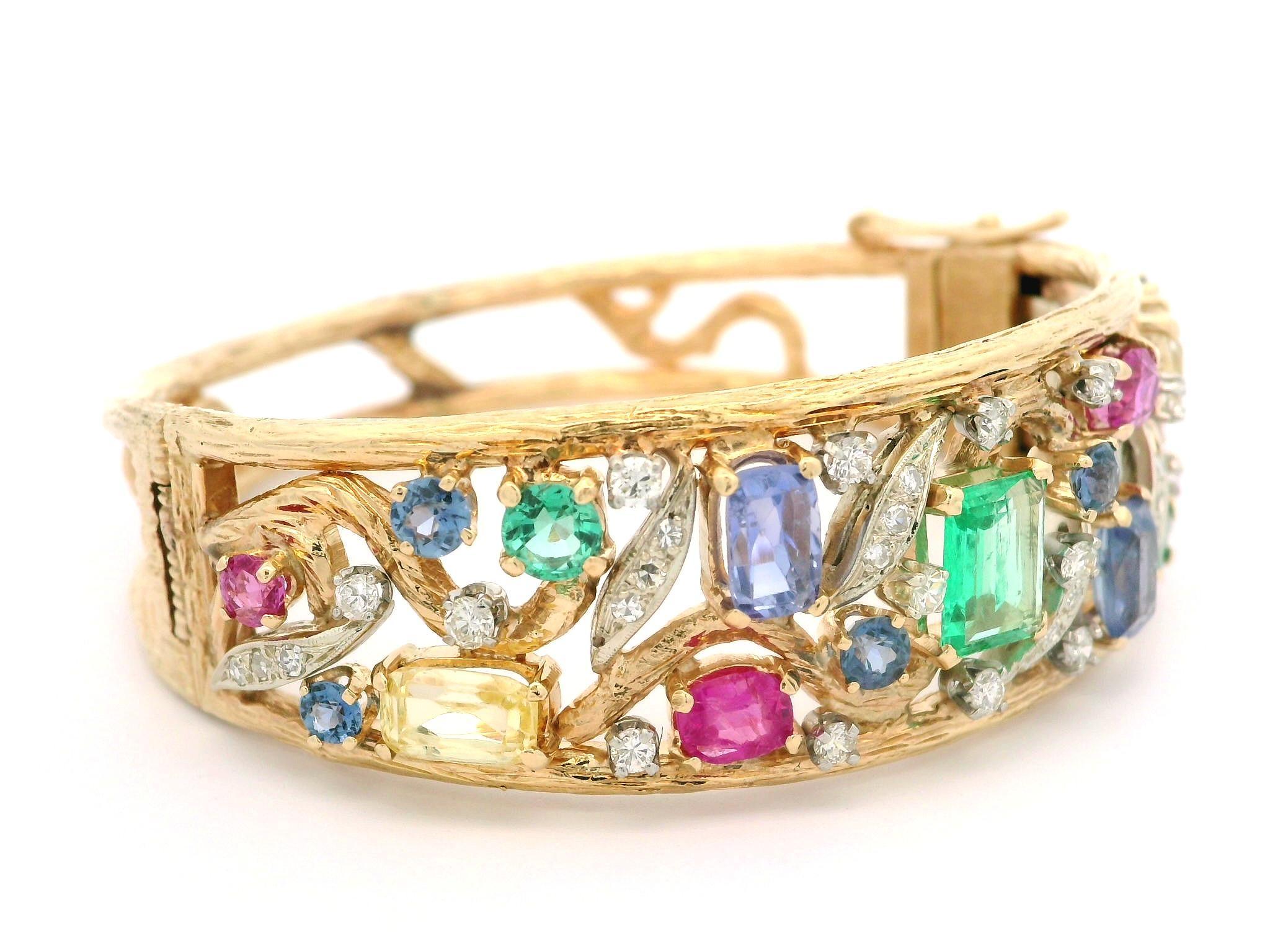 Bracciale aperto con cerniera in oro 14k con zaffiri, smeraldi e diamanti in vendita 7