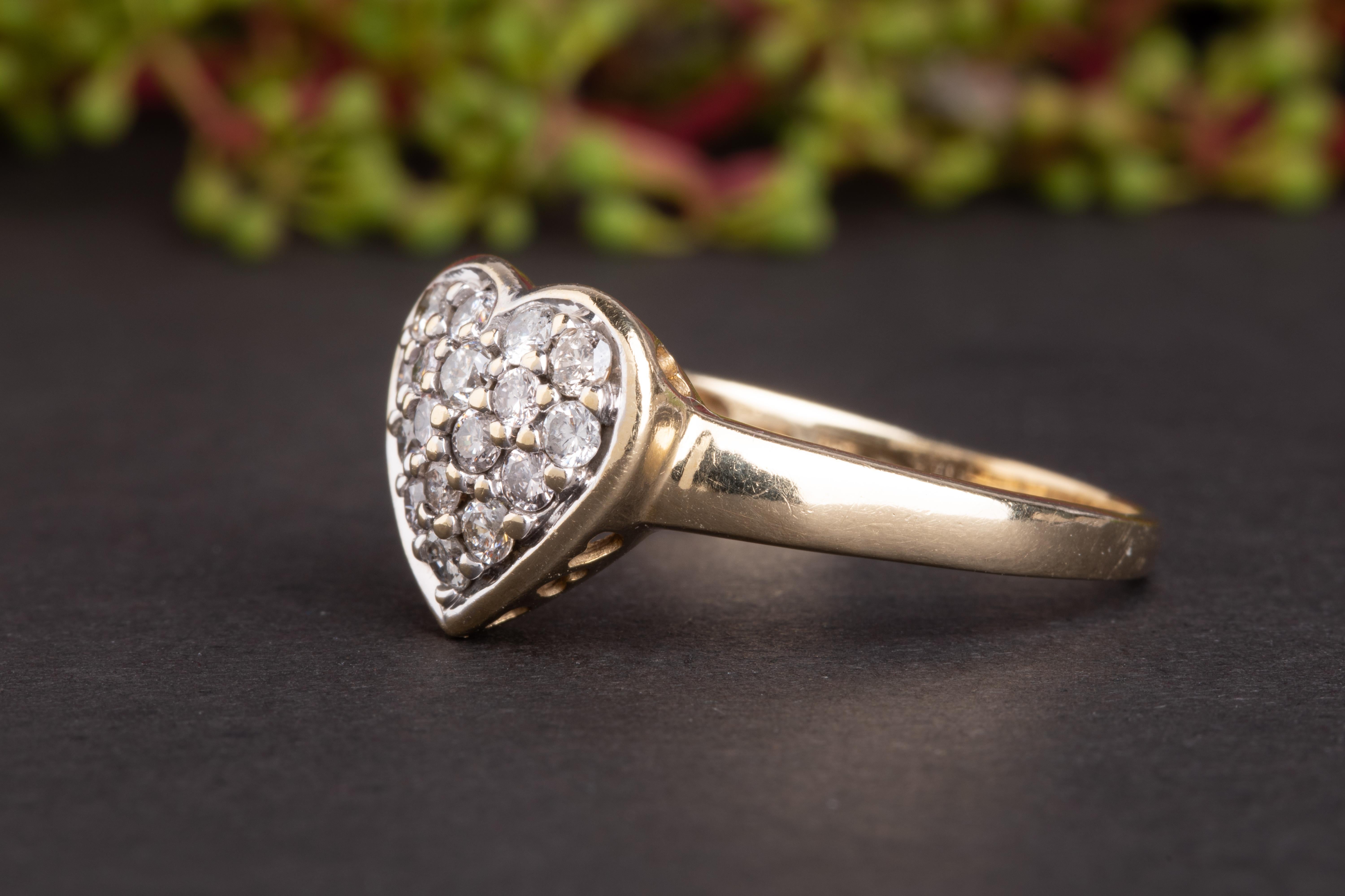 Vintage 14K Gold Pave Diamond Heart Ring In Excellent Condition In Rottedam, NL