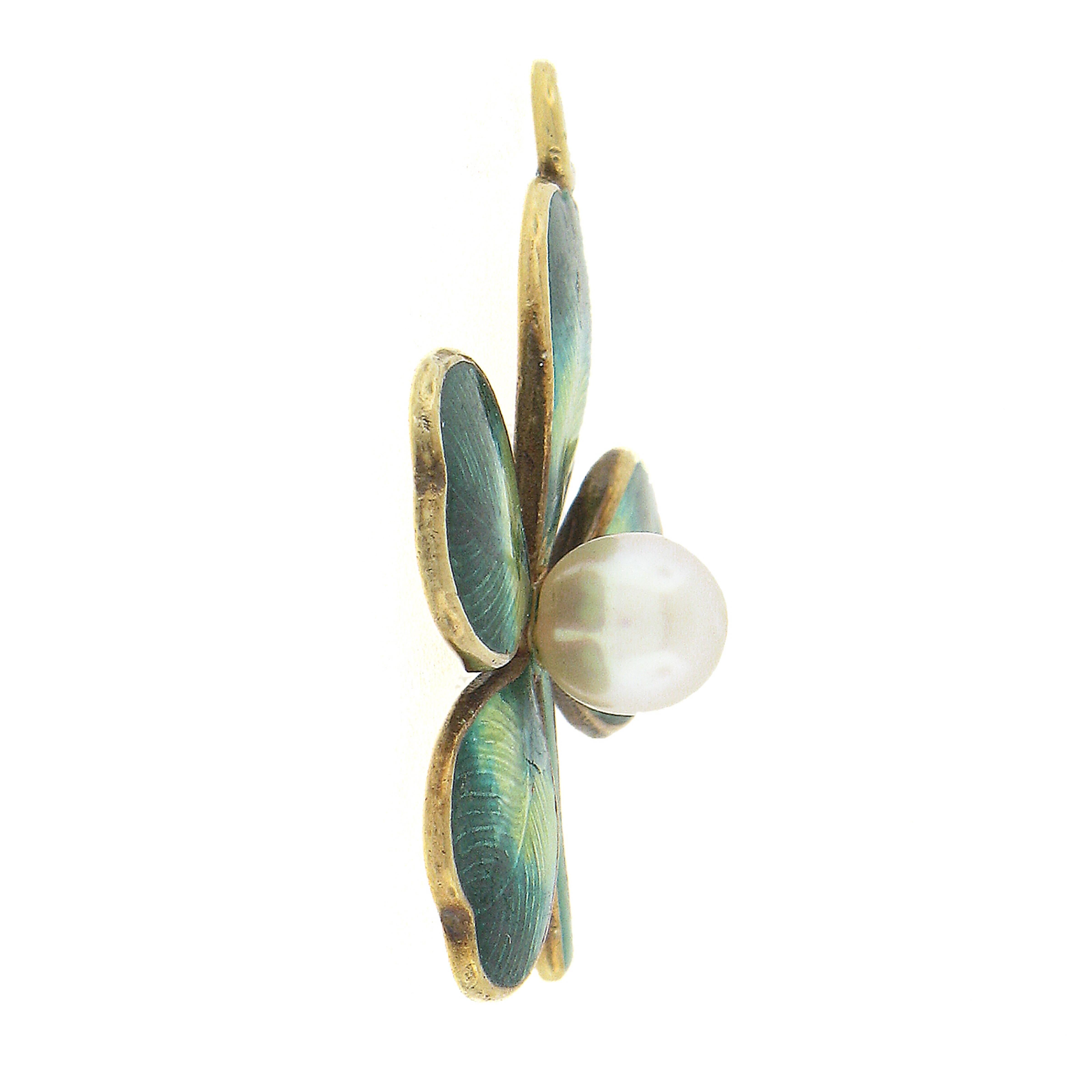 Vintage 14k Gold Pearl Green Enamel Work 4 Leaf Clover Lucky Charm Pendant In Excellent Condition In Montclair, NJ