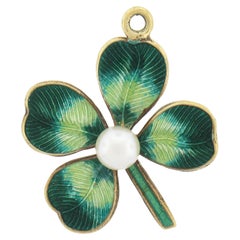 Pendentif breloque vintage trèfle à 4 feuilles en or 14 carats, perles et émail vert travaillé