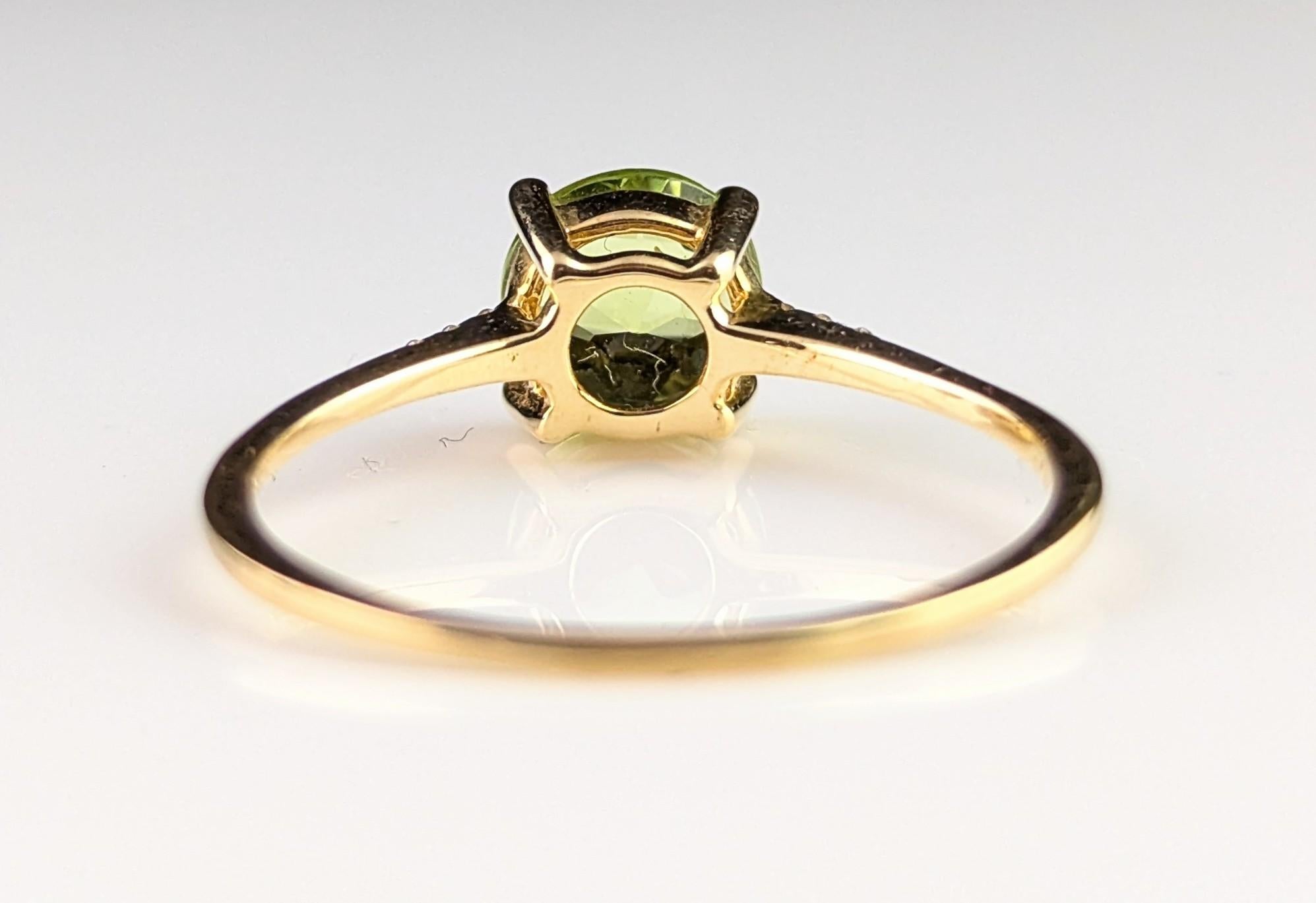 Vintage Diamond and Peridot Summer Ring 9K