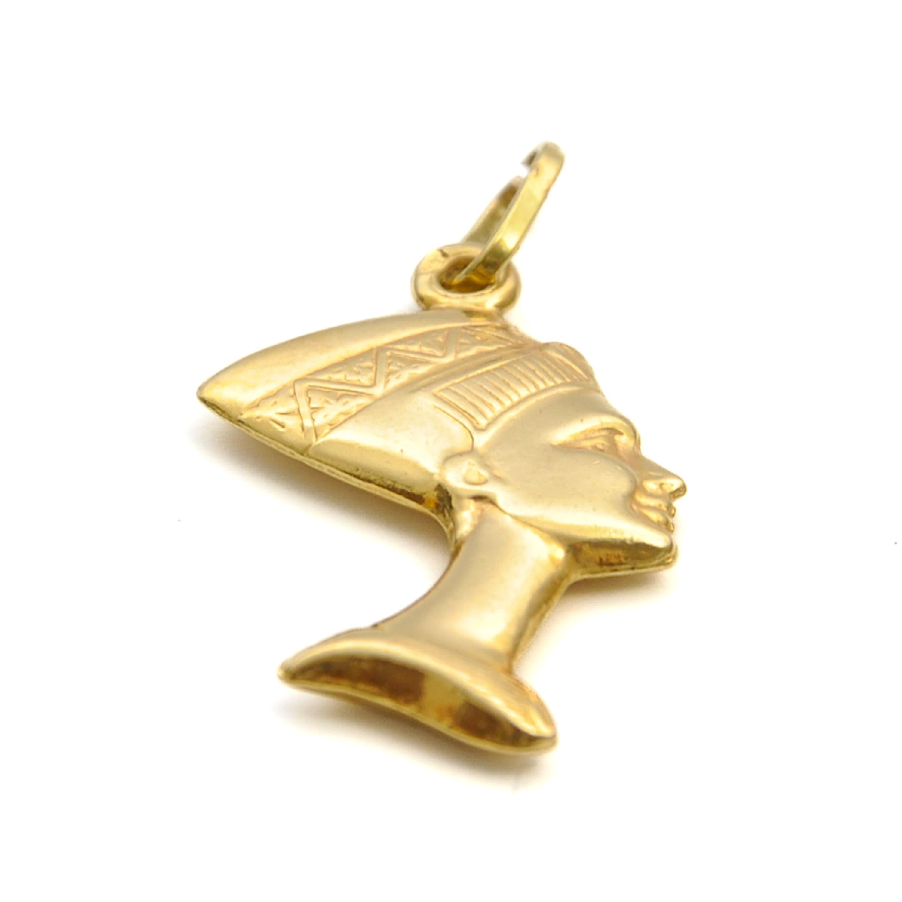 Vintage 14K Gold Pharaoh Nefertiti Charm Pendant In Good Condition For Sale In Rotterdam, NL