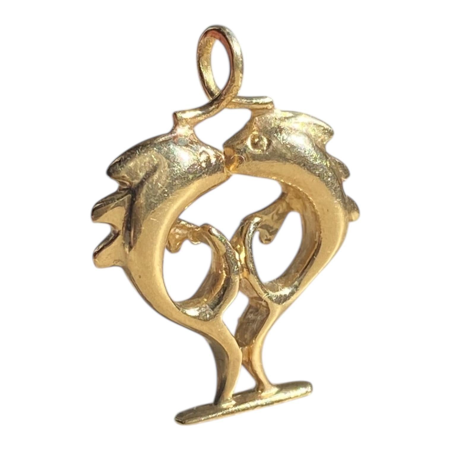 Crafted in 14K yellow gold, this solid charm pendant features the zodiac sign Pieces with pair of curved fish motif facing each other, forming a heart shape.
Measurements:
Length: 24.5 mm
Width: 19.0 mm
Weight: 4.4 grams
Electronically tested 14K