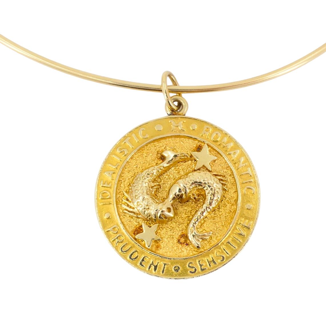 Vintage 14k Gold Fische Charme Anhänger Draht Halskette circa 1950er Jahre für Damen oder Herren im Angebot