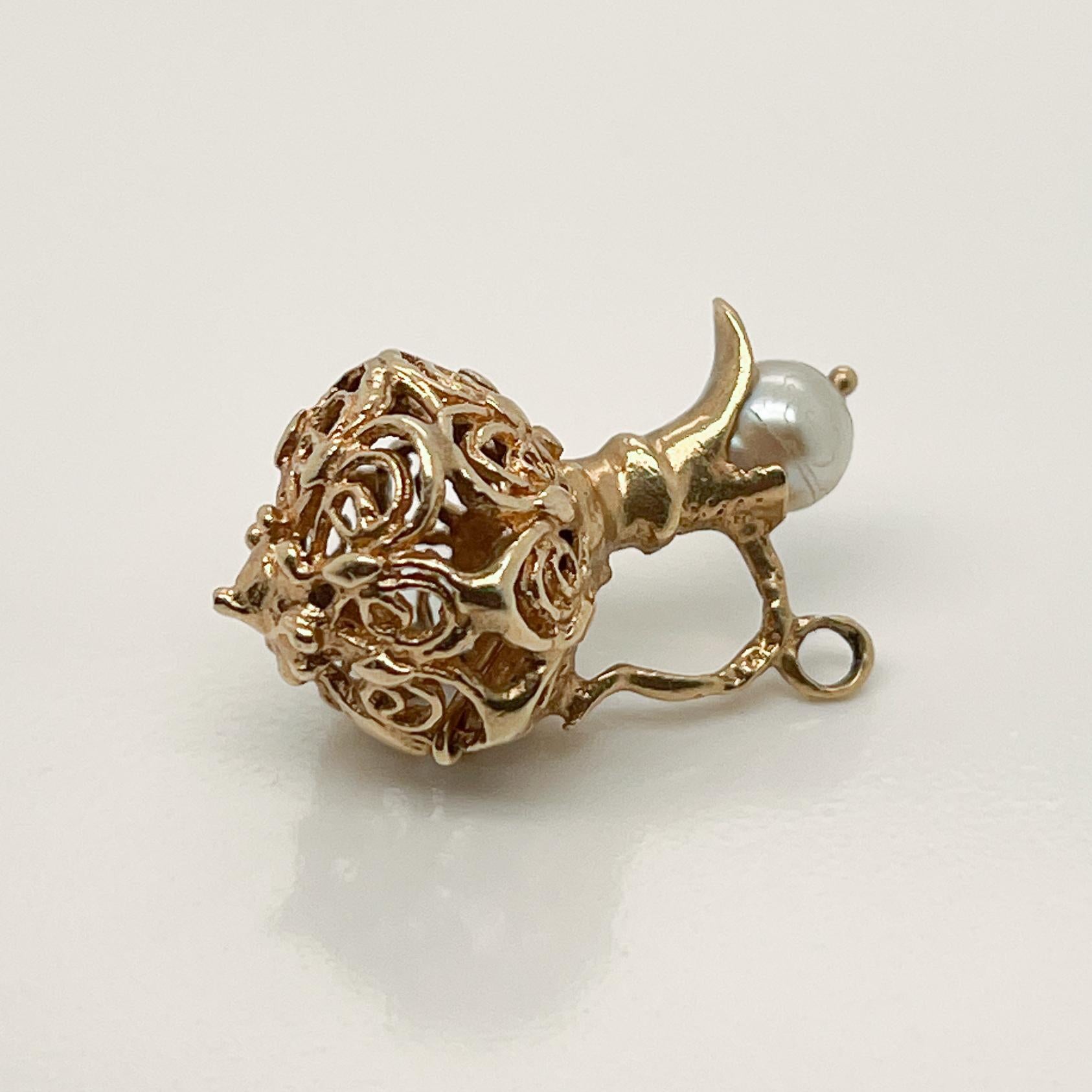 Moderne Pichet ou aiguière à vin vintage en or 14 carats avec un breloque avec couvercle en perles pour un bracelet en vente