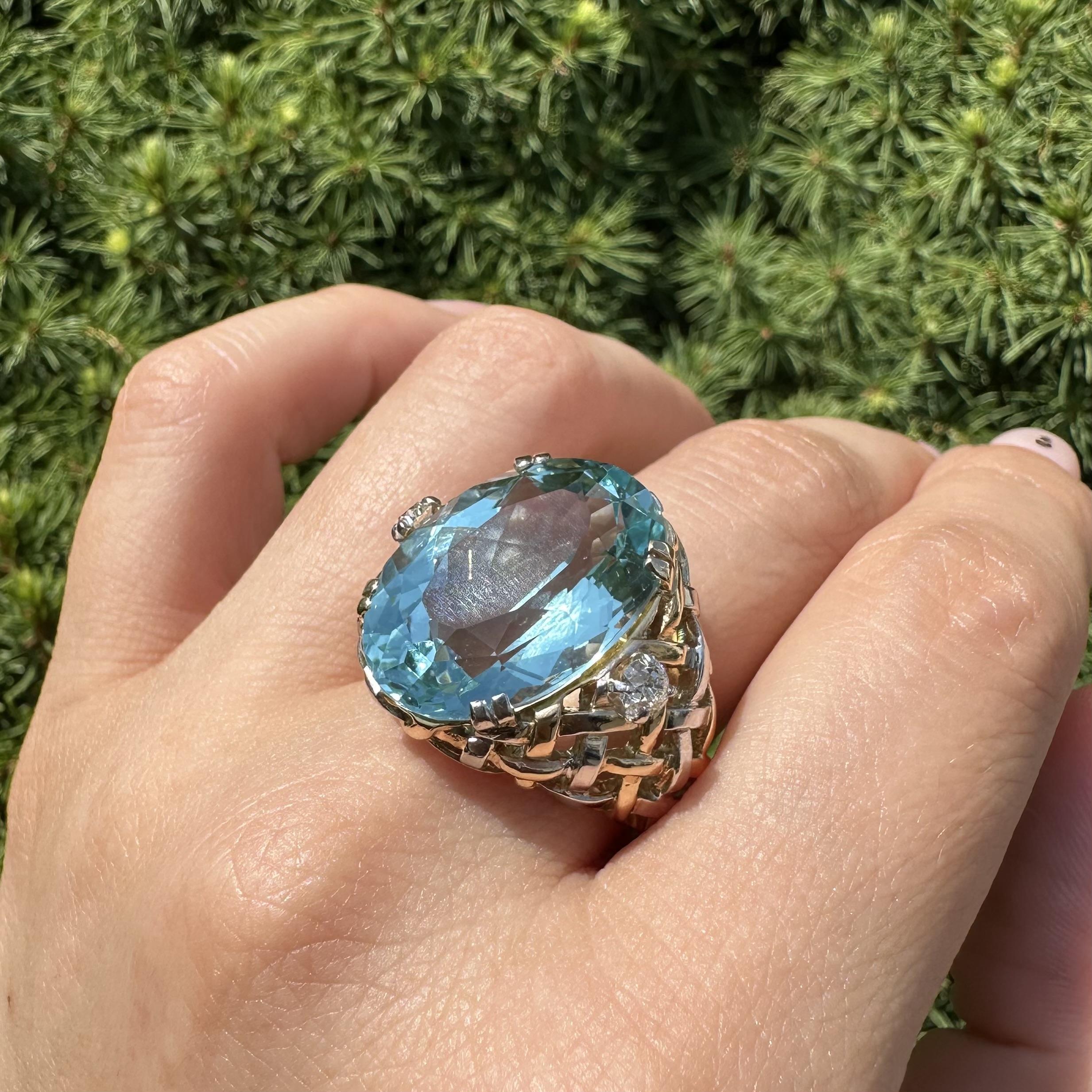 Anello d'epoca in oro 14k e platino GIA 19,47ctw con acquamarina ovale e diamanti antichi In condizioni ottime in vendita a Montclair, NJ