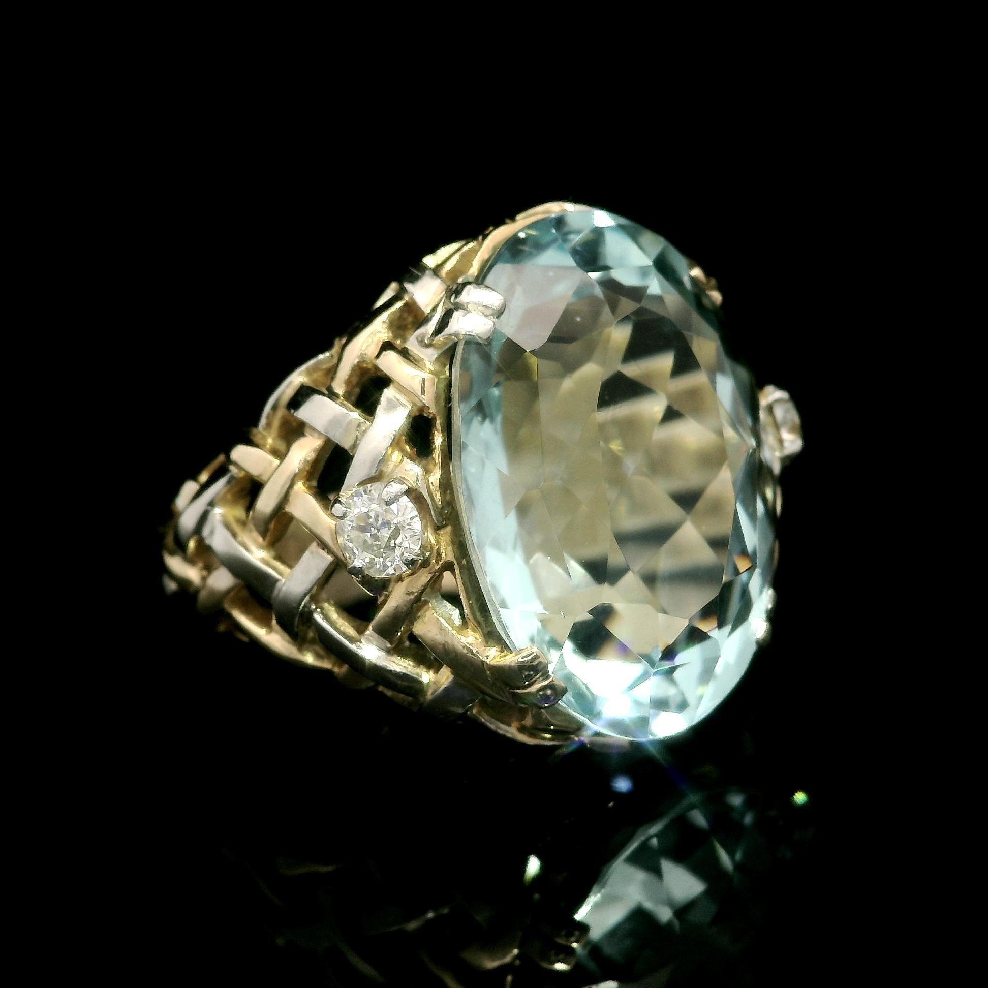 Anello d'epoca in oro 14k e platino GIA 19,47ctw con acquamarina ovale e diamanti antichi in vendita 1