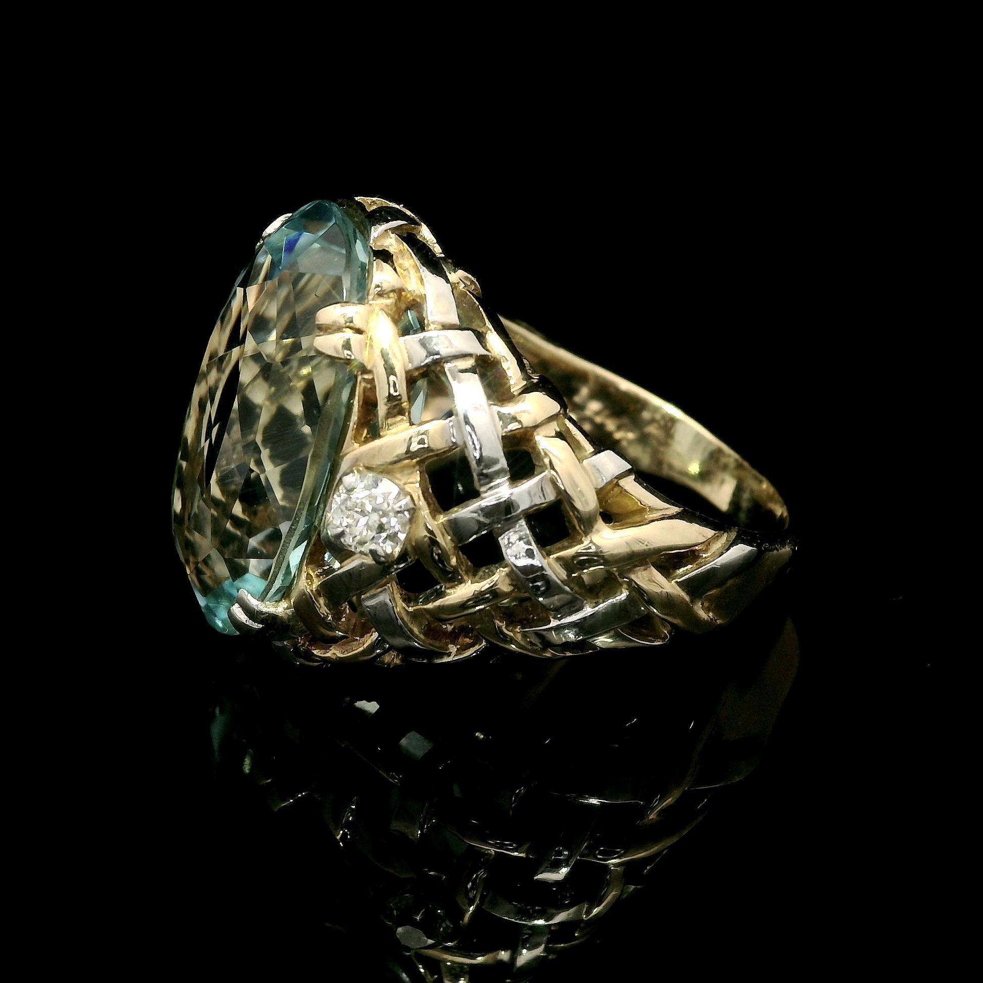Anello d'epoca in oro 14k e platino GIA 19,47ctw con acquamarina ovale e diamanti antichi in vendita 2