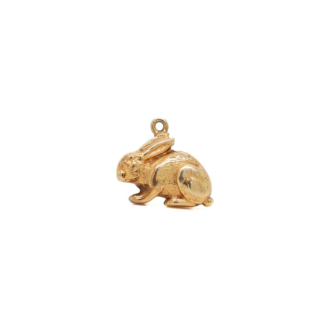 A fine figural charm for a bracelet.

In 14k gold.

In the form of a miniature seated rabbit.

With an integral bail to the top.

Simply a wonderful gold charm!

Date:
20th Century

Overall Condition:
It is in overall good, as-pictured, used estate