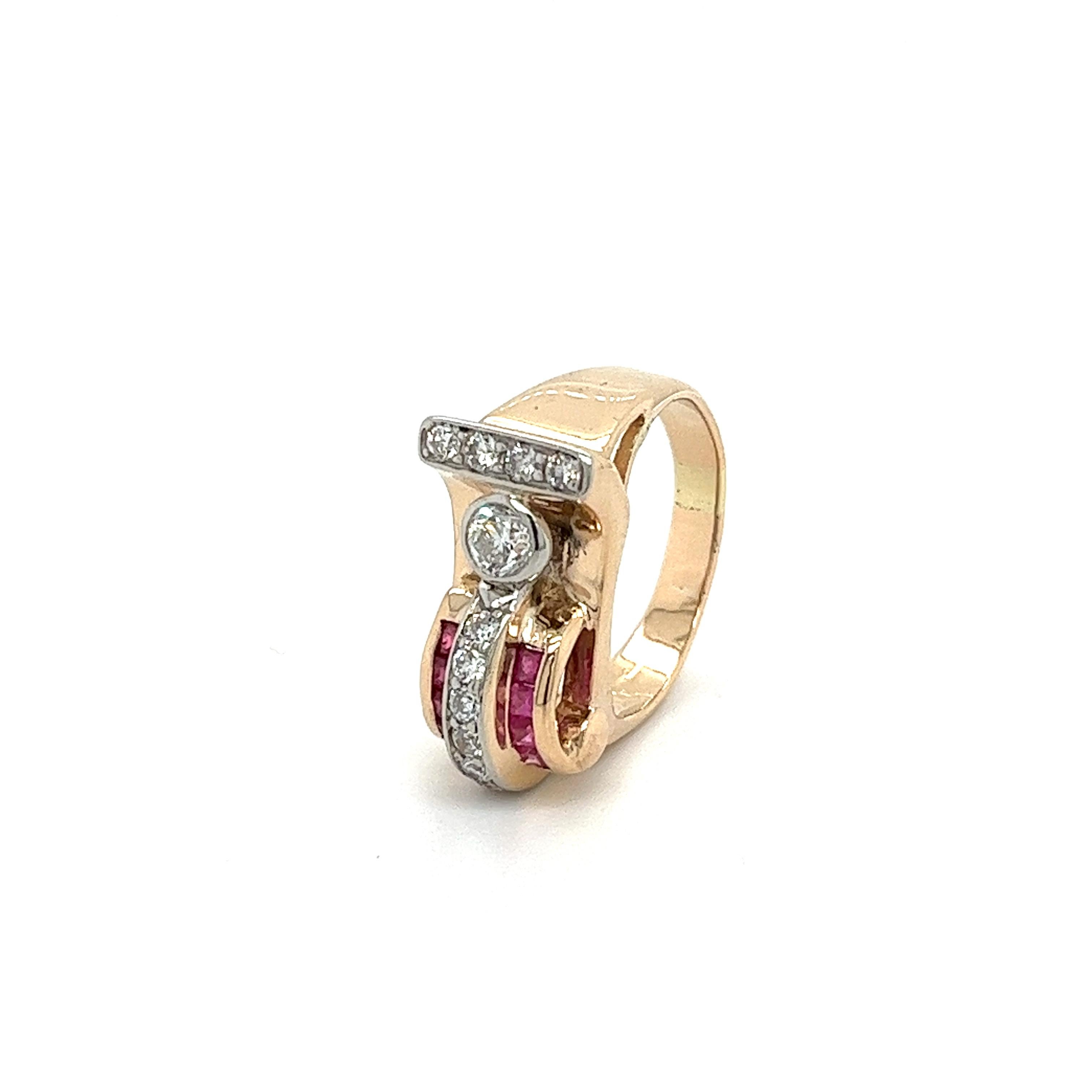 Vintage 14k Gold Retro Style Old Euro Cut Diamond and Baguette Cut Ruby Ring In Good Condition For Sale In Miami, FL