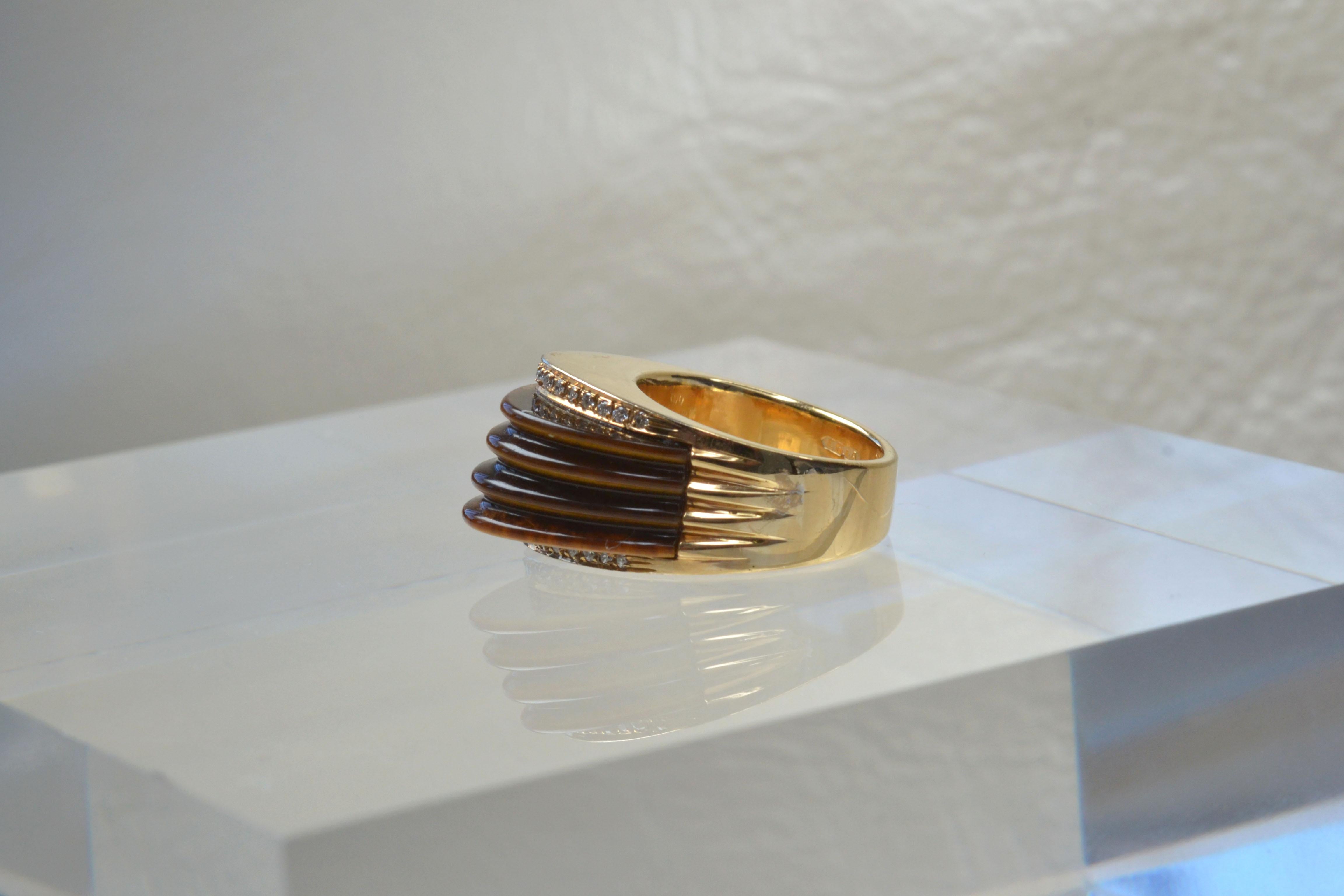 Vintage 14k Gold Ridged Tiger's Eye and Diamond Ring, Limited Edition In Good Condition For Sale In London, GB