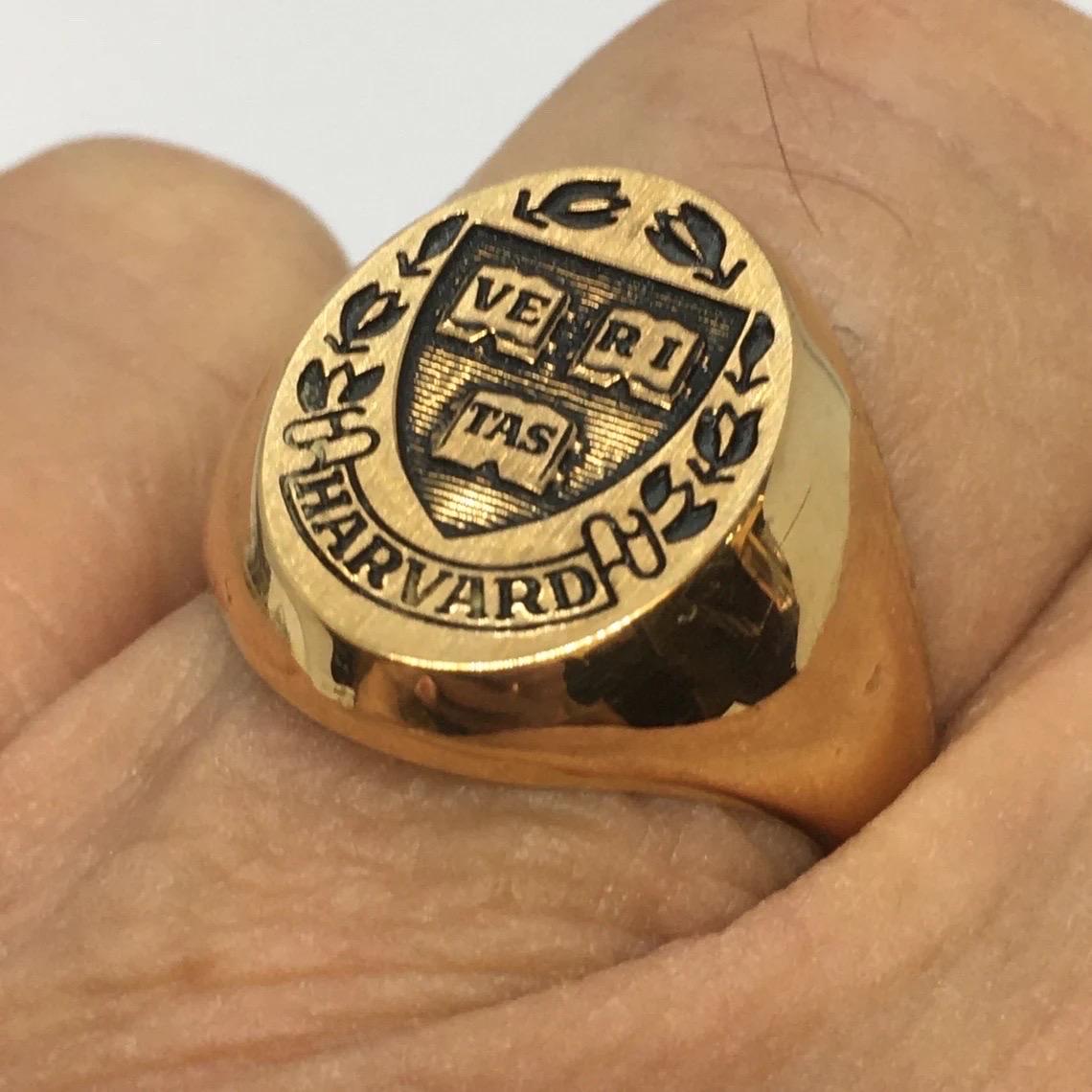 Vintage 14K Gold Ring Harvard University 10.4 Gram Size 8.25

This vintage 14K gold class ring from Harvard University is a timeless piece of jewelry that is perfect for any occasion. The ring is made of yellow gold and is purified to 14K, making it