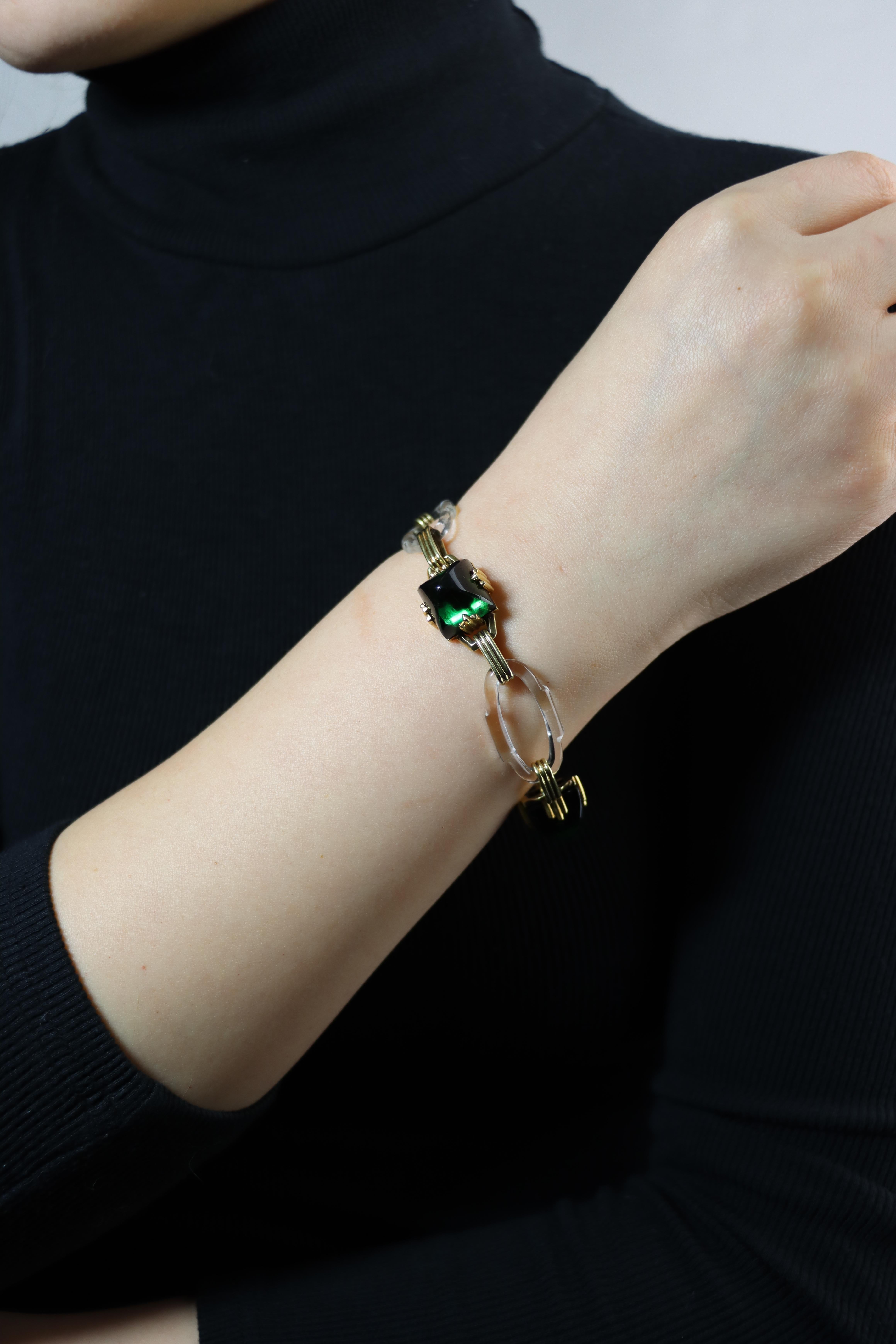 By Vintage 14K Gold Rock Crystal Link Bracelet

Marqué :
14K

Dimensions approximatives :
18 cm (longueur) 
0,3 - 1,5 cm (largeur)
29,3 grammes.