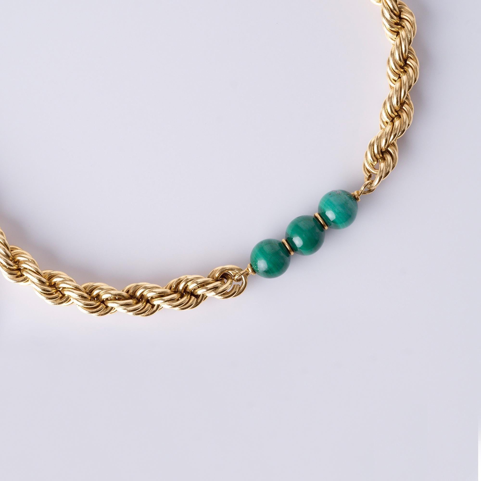 Collar largo vintage de oro de 14 quilates con cuentas de malaquita 26 Corte redondo en venta