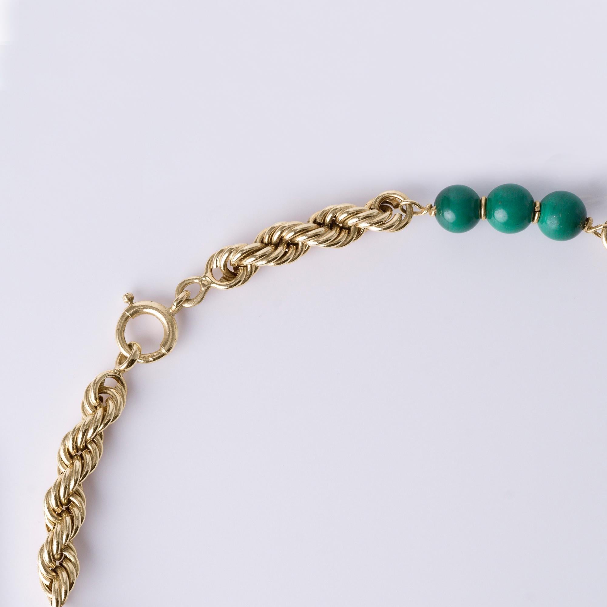 Collar largo vintage de oro de 14 quilates con cuentas de malaquita 26 en Bueno estado para la venta en Los Angeles, CA