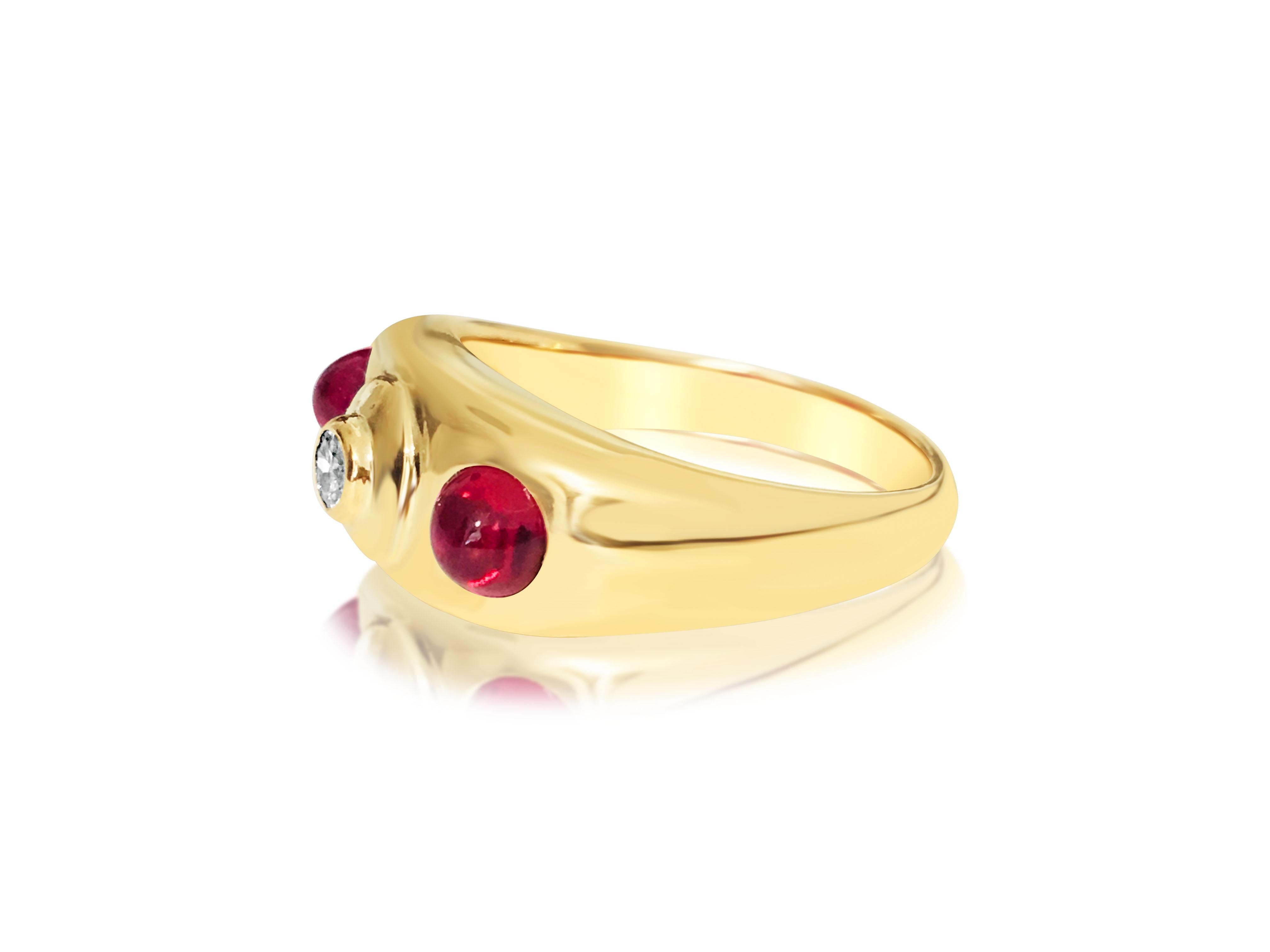 Cabochon Vintage 14k Gold Ruby Diamond 3 Stone Ring For Sale