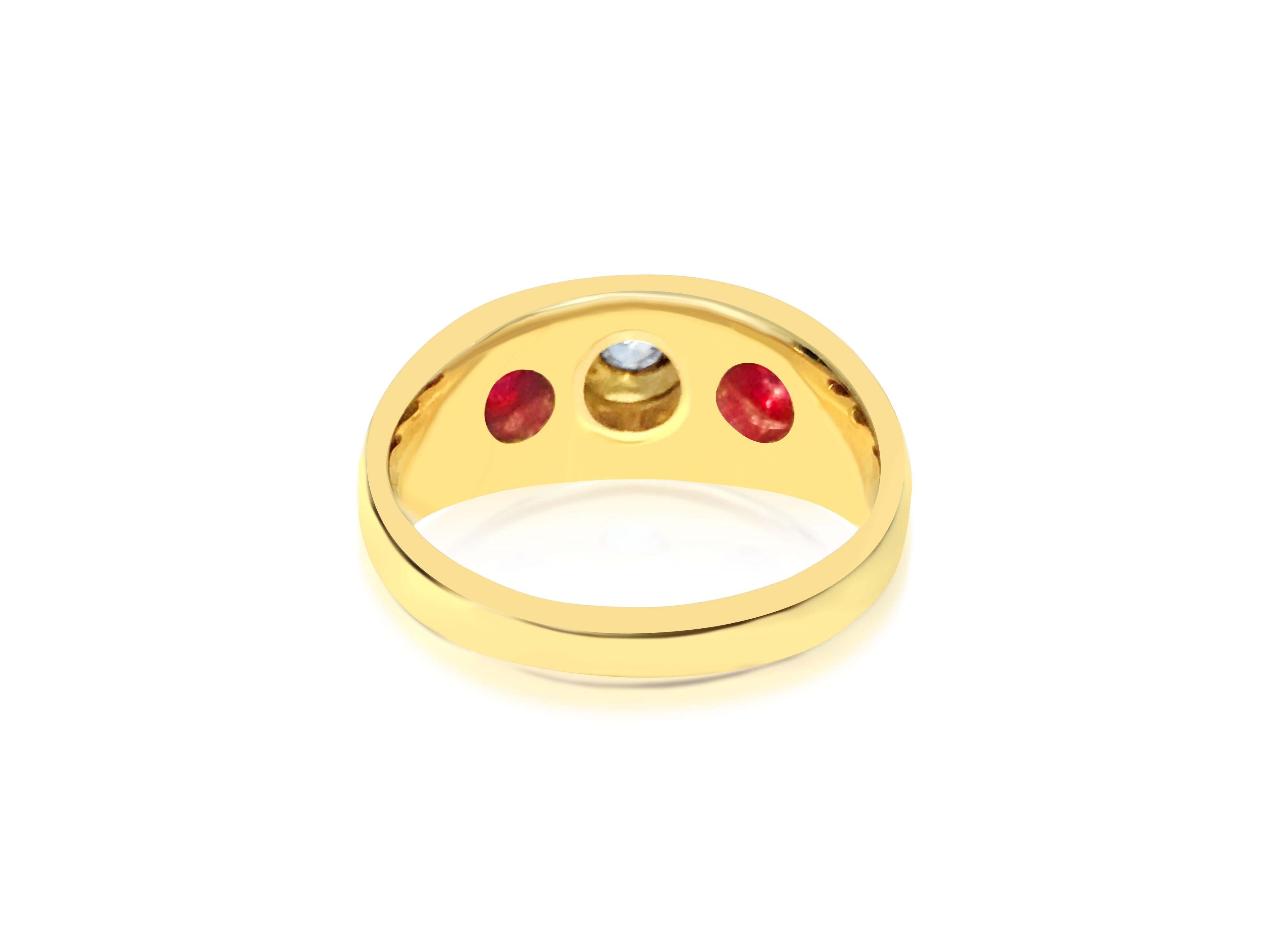 Vintage 14k Gold Ruby Diamond 3 Stone Ring In Excellent Condition For Sale In Miami, FL