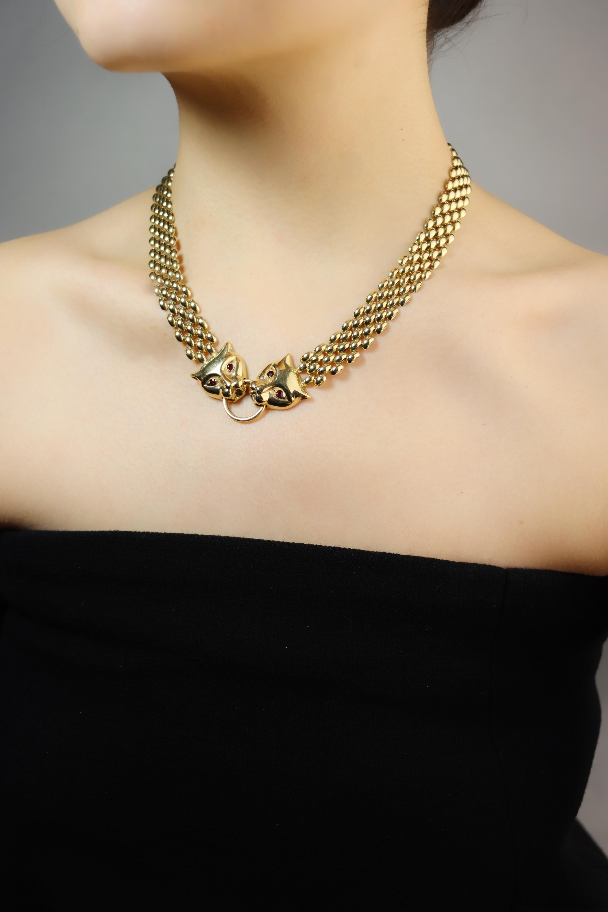 Collana A Link in oro 14K con rubino e pantera d'epoca 

Contrassegnato:
FJ14K

Dimensioni approssimative:
44,2 cm (lunghezza) 
1,3 cm (larghezza)
2,68 mm - 3,35 mm (Perla)
49 grammi di peso.