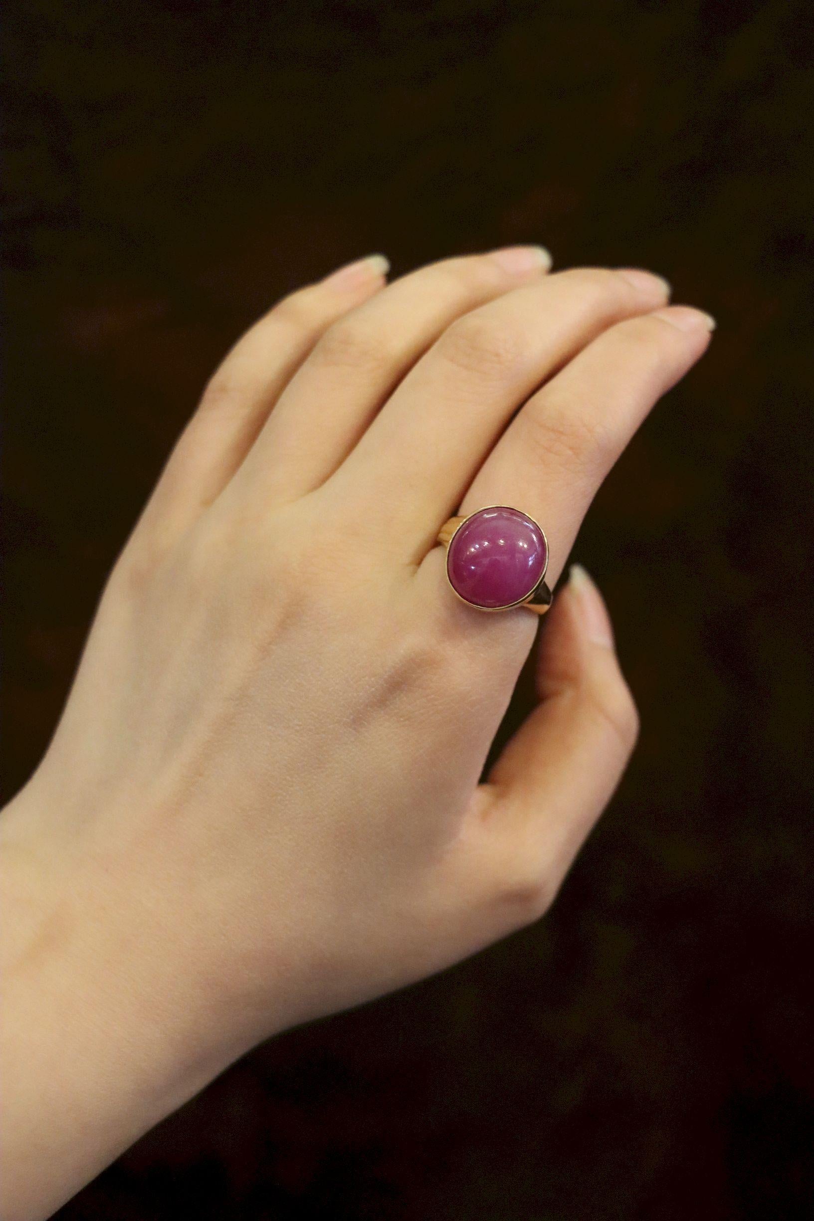 Vintage 14K Gold Ruby Ring

Marked:
14K

Approximate Dimensions:
7.5 (Ring Size)
14.95 mm x 13.46 mm x 8.95 mm (Star Sapphire)
7.9 grams in weight.

** All dimensions listed above are approximations based on our measurements and findings - Diamonds