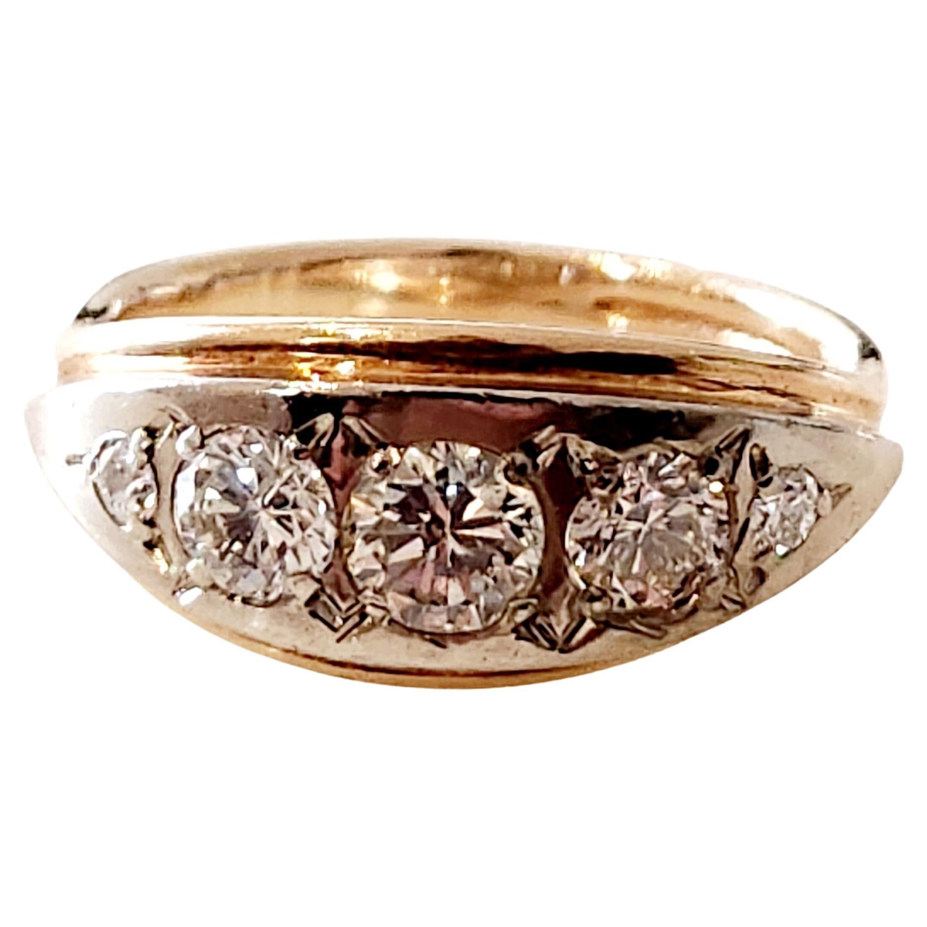 Vintage 5 Brilliant Cut Diamond Gold Band Ring In Good Condition For Sale In Cairo, EG