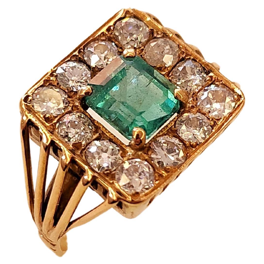 Emerald And Diamond Gold Ring In Good Condition For Sale In Cairo, EG