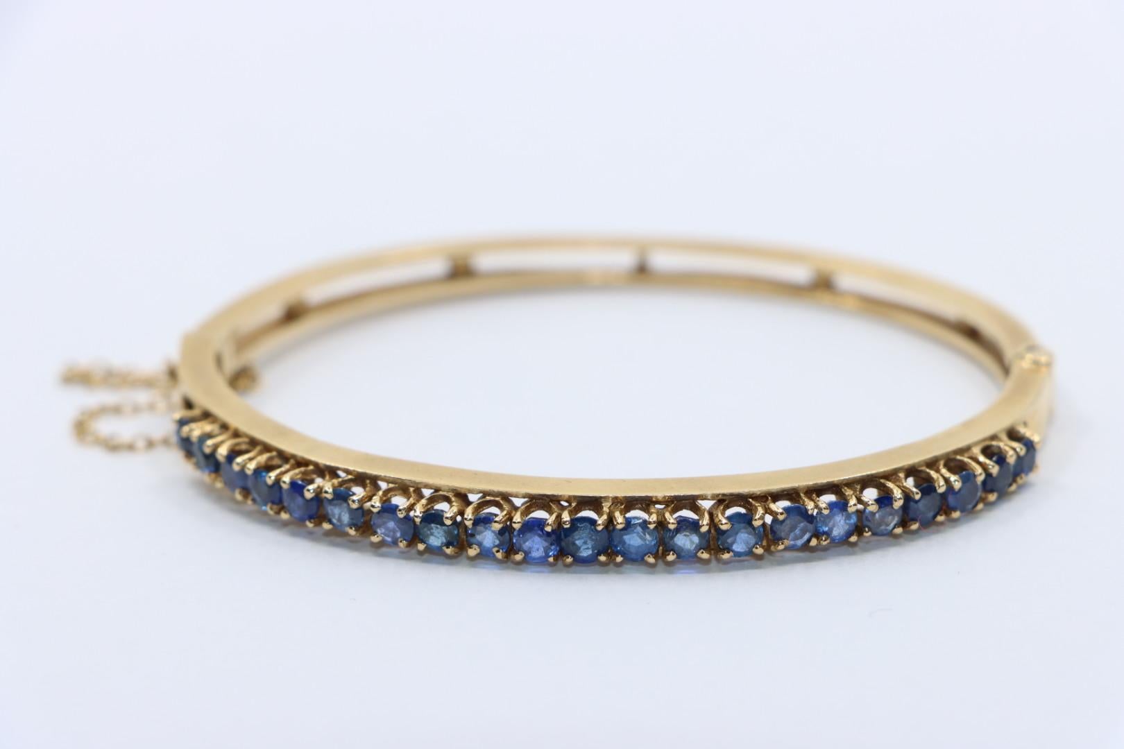 Round Cut Vintage 14K Gold Sapphires Bangle Bracelet For Sale
