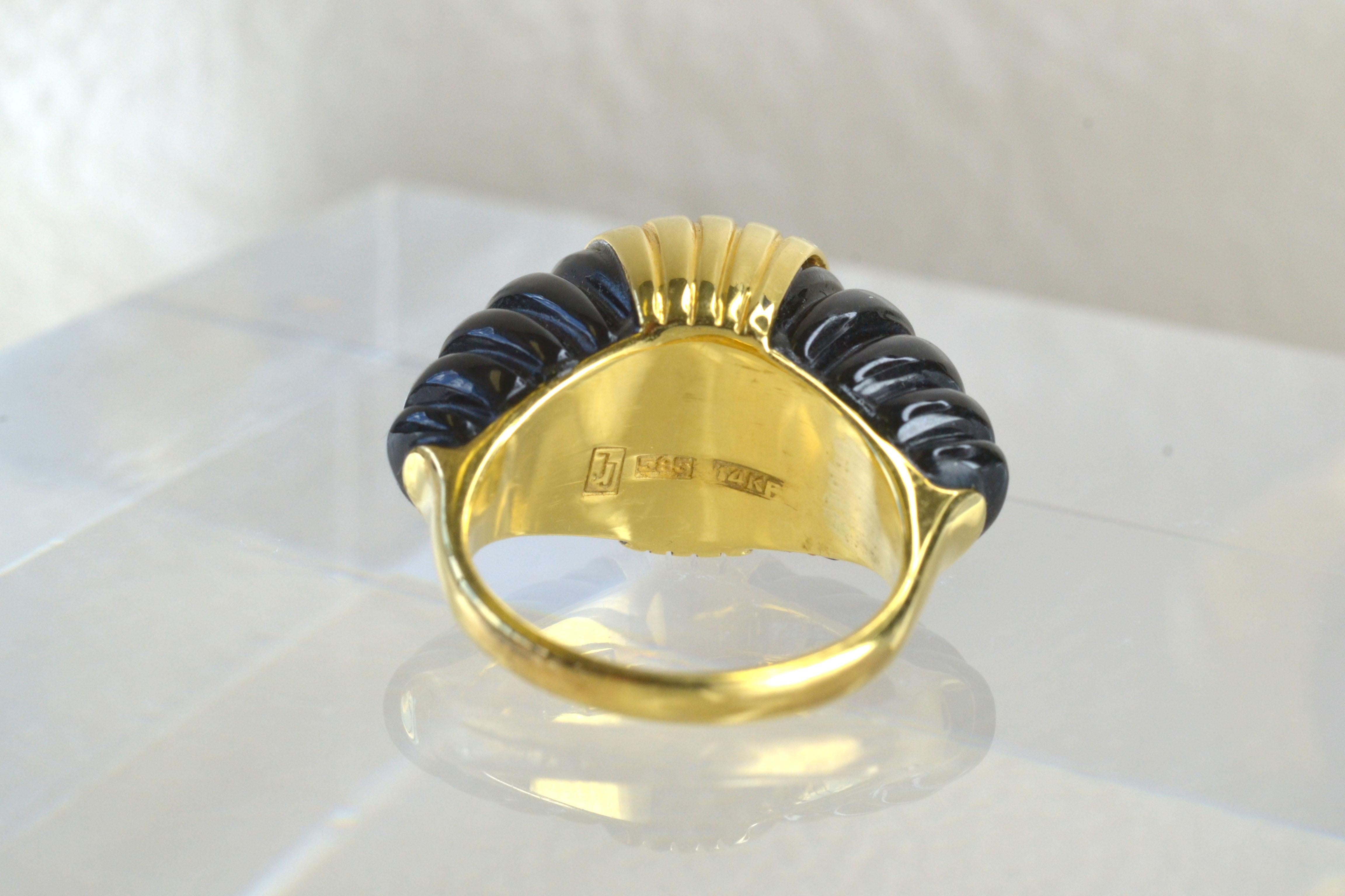 Taille cabochon Bague vintage en or 14 carats avec onyx festonné - Exemplaire unique en vente