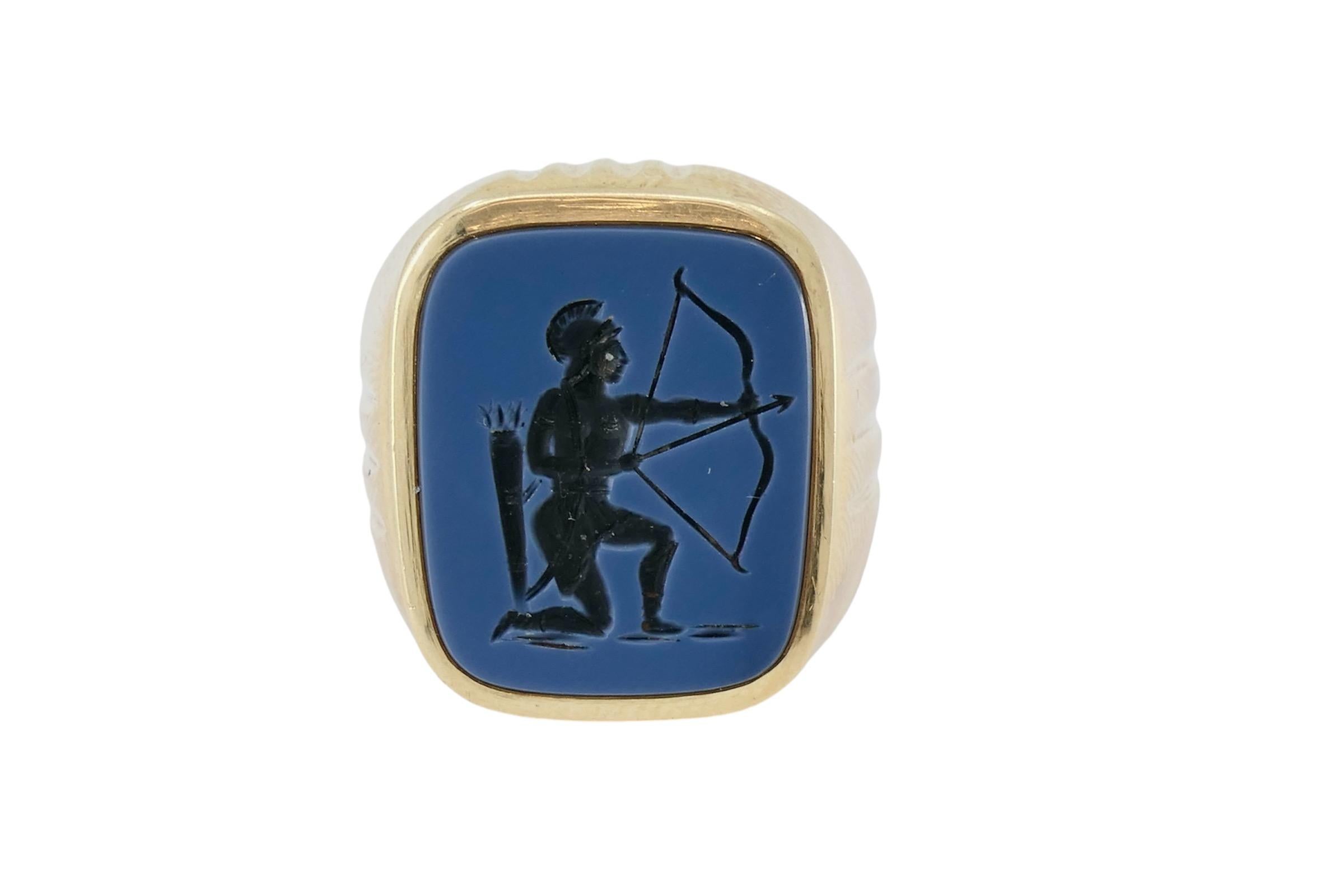 Vintage 14k Gold Signet Ring Sagittarius Carved Stone In Good Condition In Beverly Hills, CA