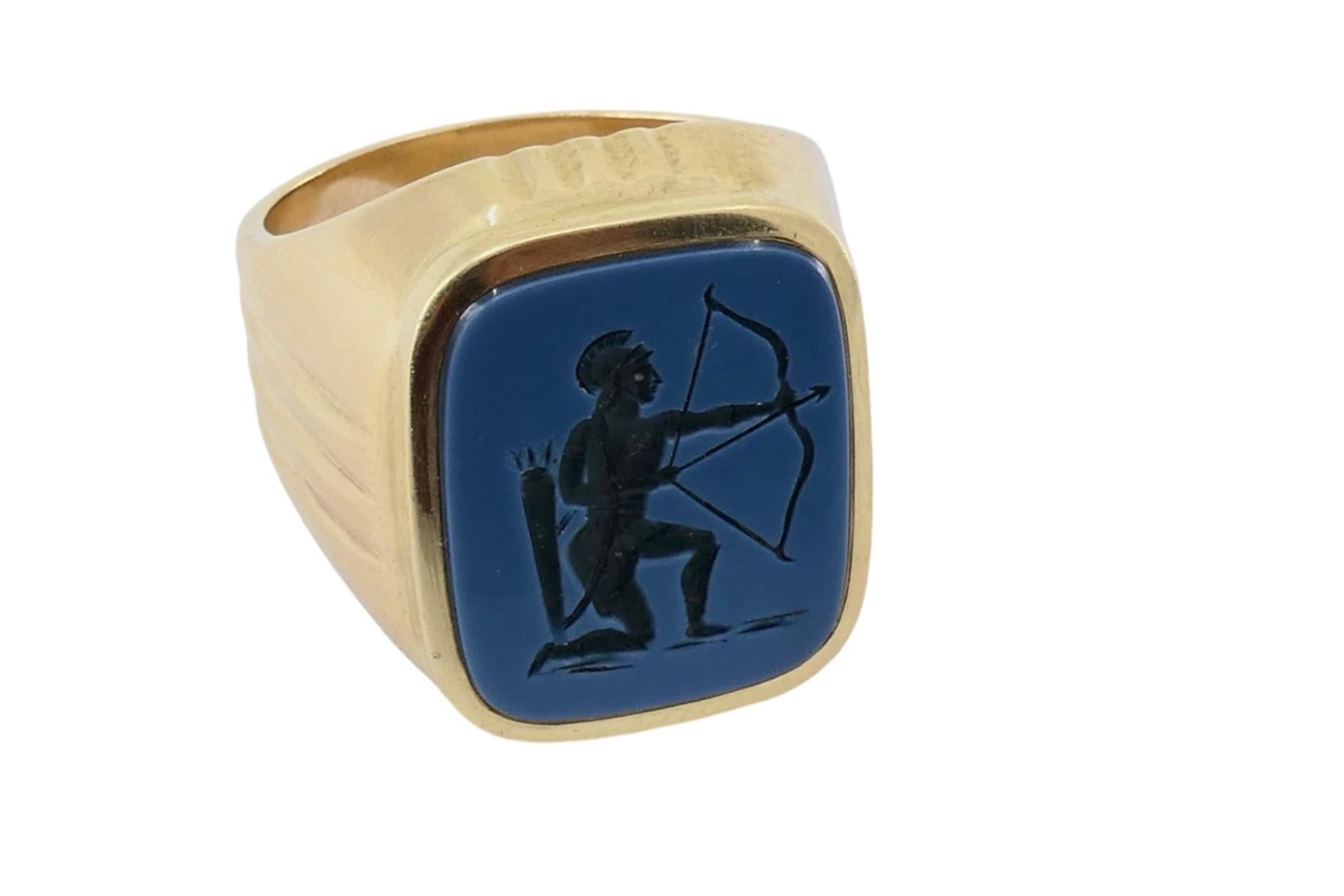 14 Karat Gold Siegelring Sagittarius geschnitzter Stein, Vintage im Angebot 5