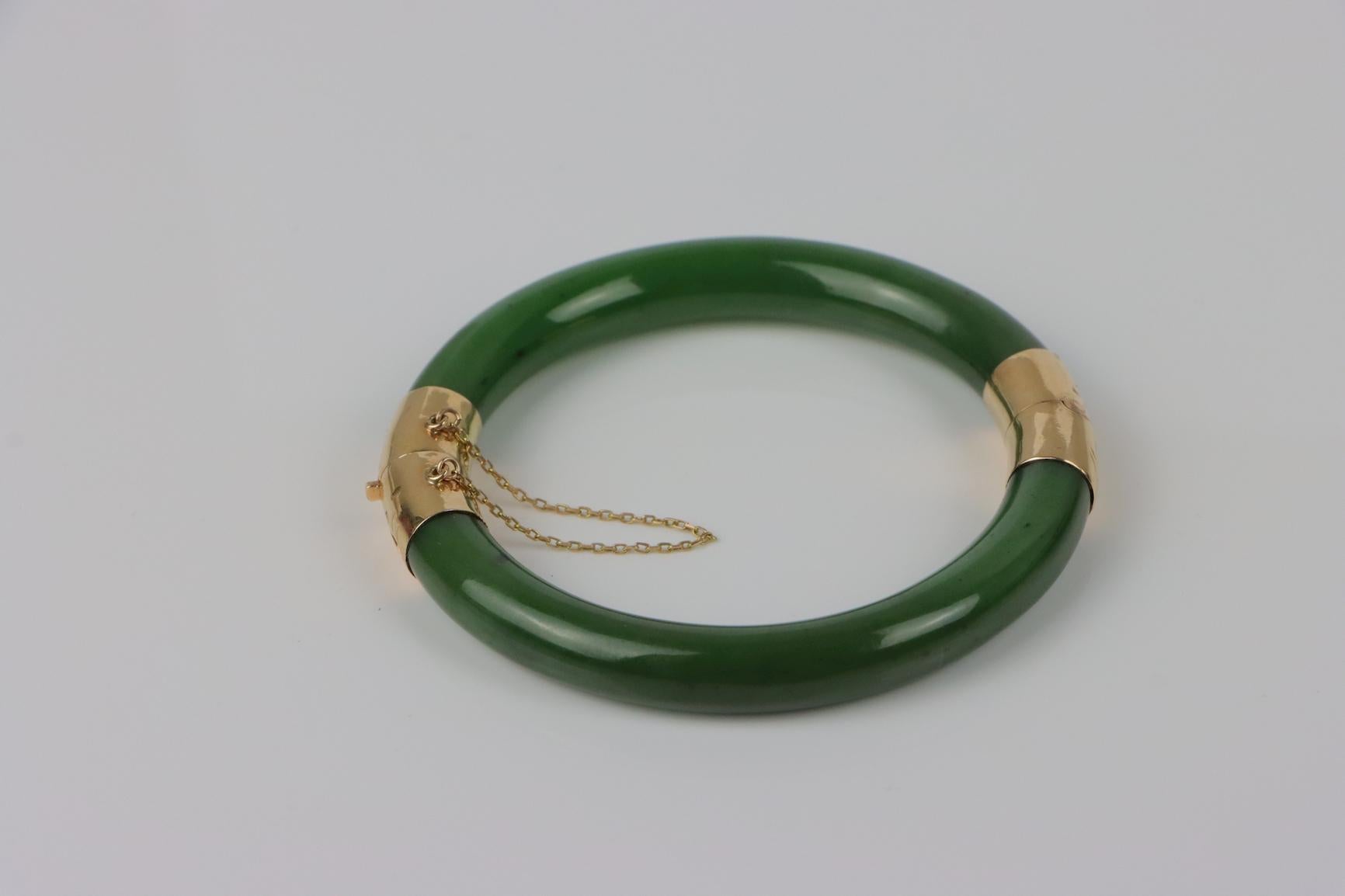 Vintage 14K Gold & Spinach Jade Bangle In Good Condition In Flushing, NY