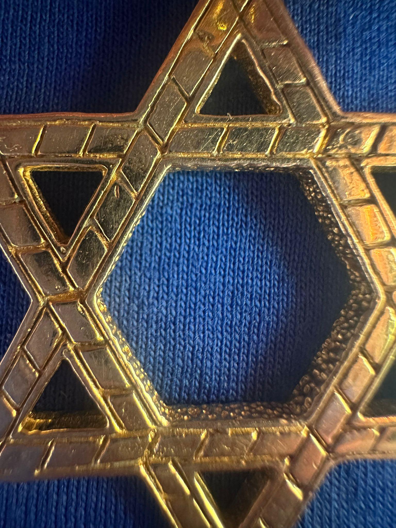 Vintage 14K Gold Star of David Pendant- Handcrafted in Israel 1970s In Excellent Condition For Sale In New York, NY