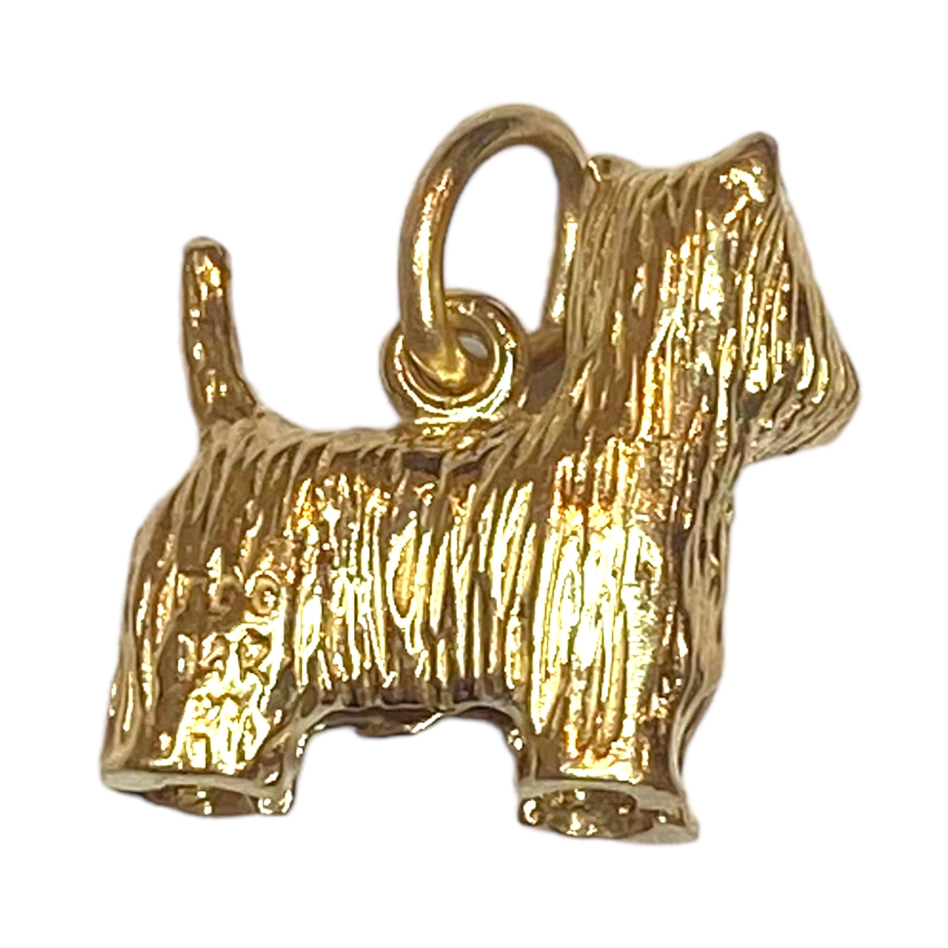 14K yellow gold small terrier charm pendant.
Measurements: 13.5 mm H x 13.5 mm W 6.5 mm D
Weight: 3.6 grams
Marked: 14K and the maker's mark