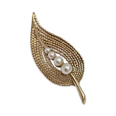 Vintage 14K Gold Textured Leaf Brooch with Graduated Cultured Pearls