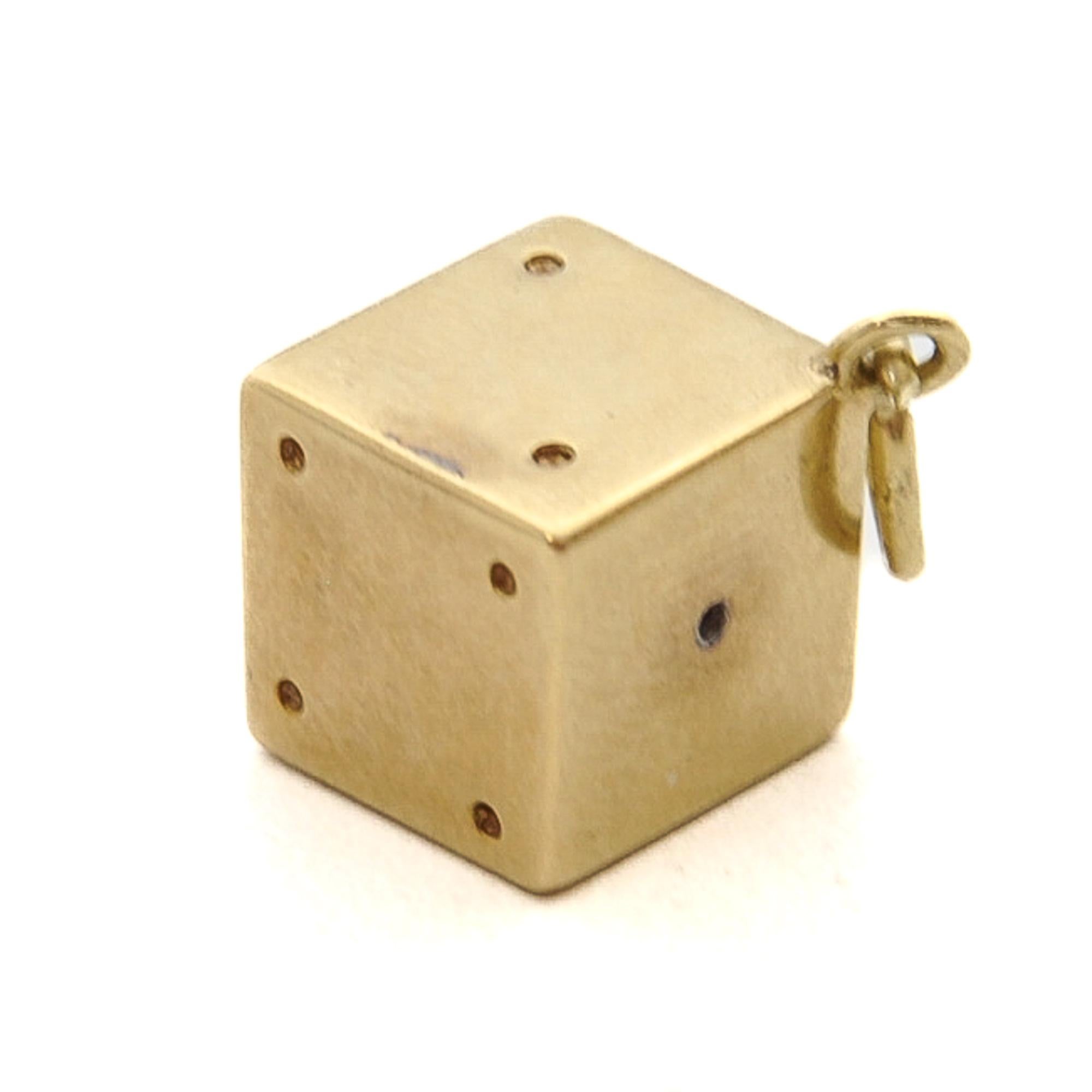 Vintage 14K Gold Dice Lucky Charm Pendant In Good Condition For Sale In Rotterdam, NL