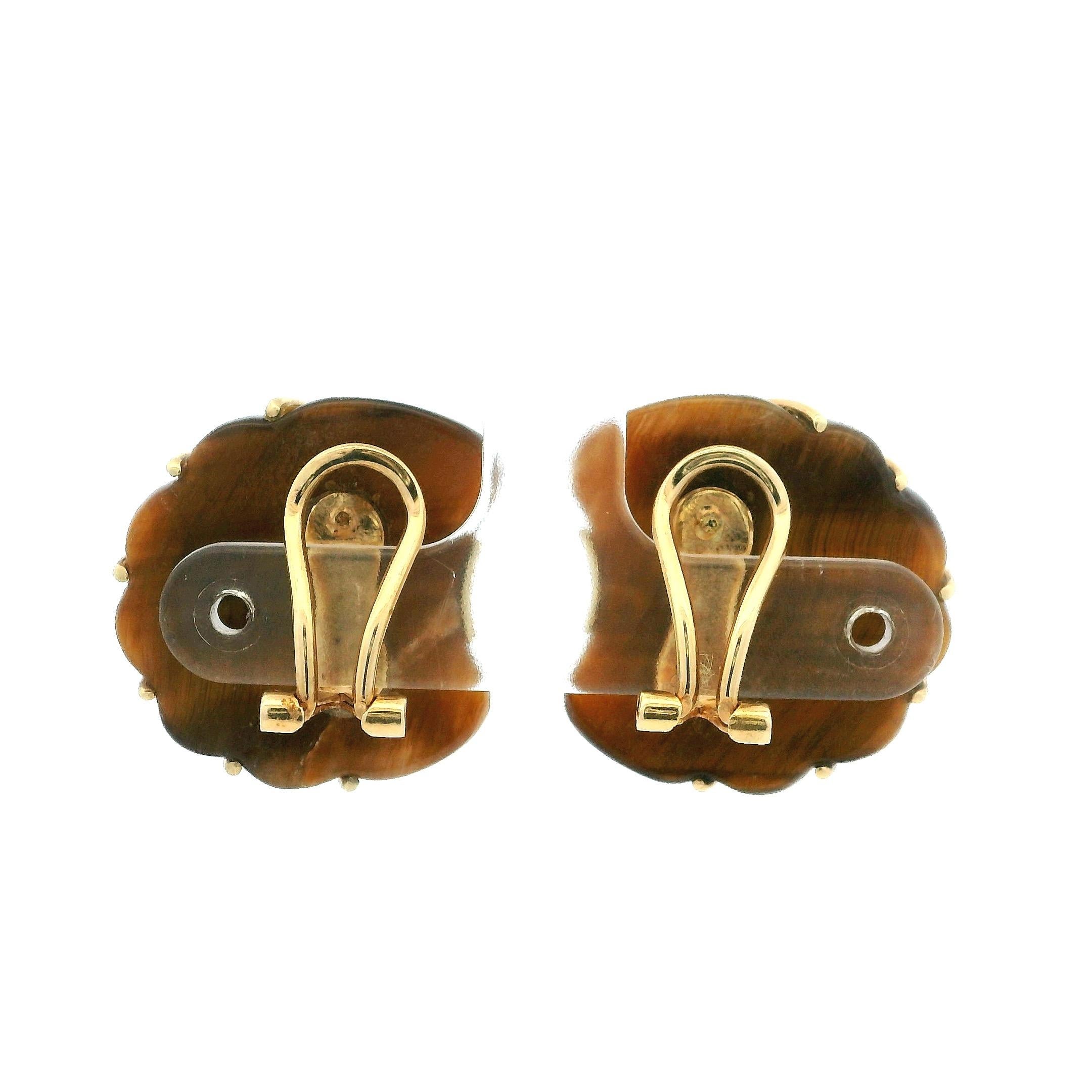 Boucles d'oreilles à clip en or 14K Oeil de Tigre sculpté, 14.03 Grammes Excellent état - En vente à Miami, FL