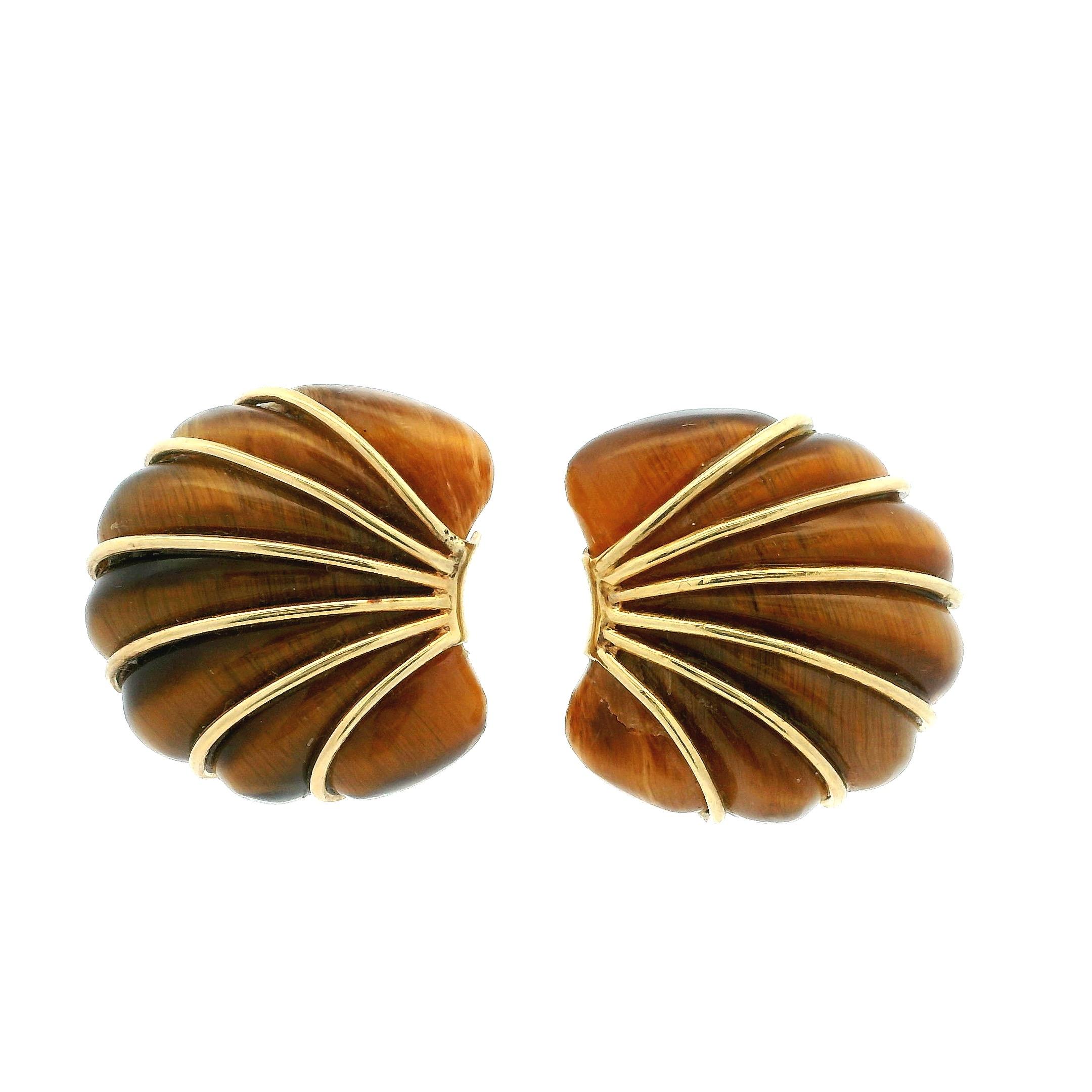 Boucles d'oreilles à clip en or 14K Oeil de Tigre sculpté, 14.03 Grammes en vente 2