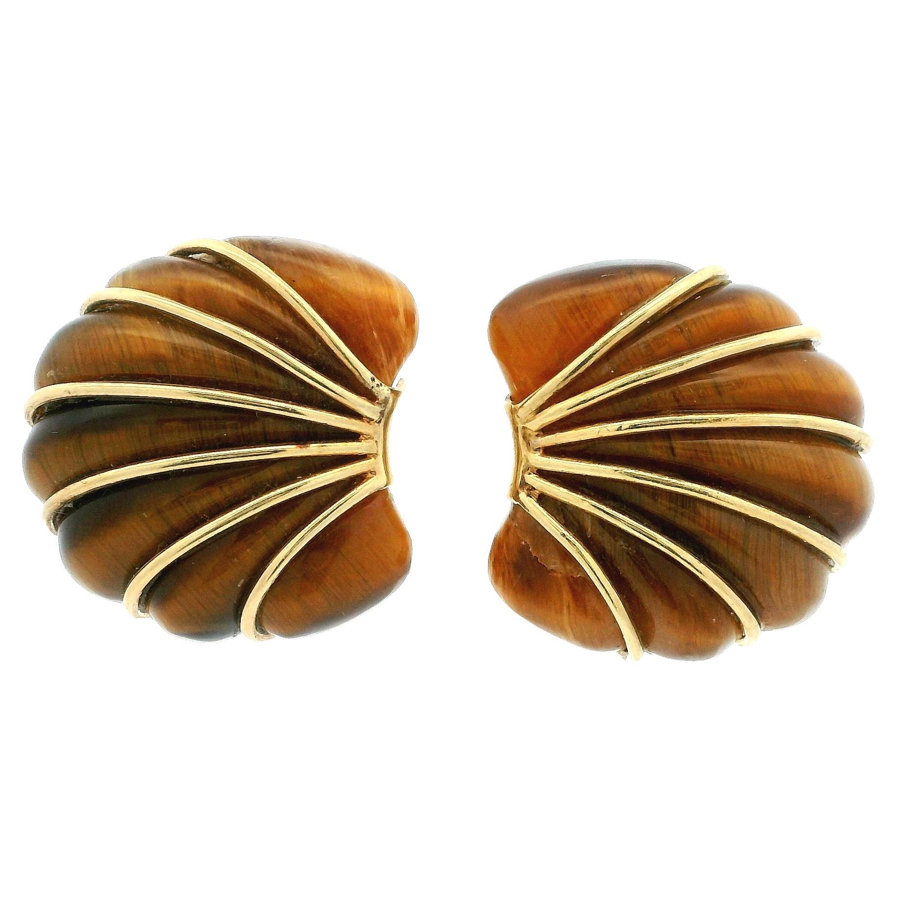 Boucles d'oreilles à clip en or 14K Oeil de Tigre sculpté, 14.03 Grammes en vente