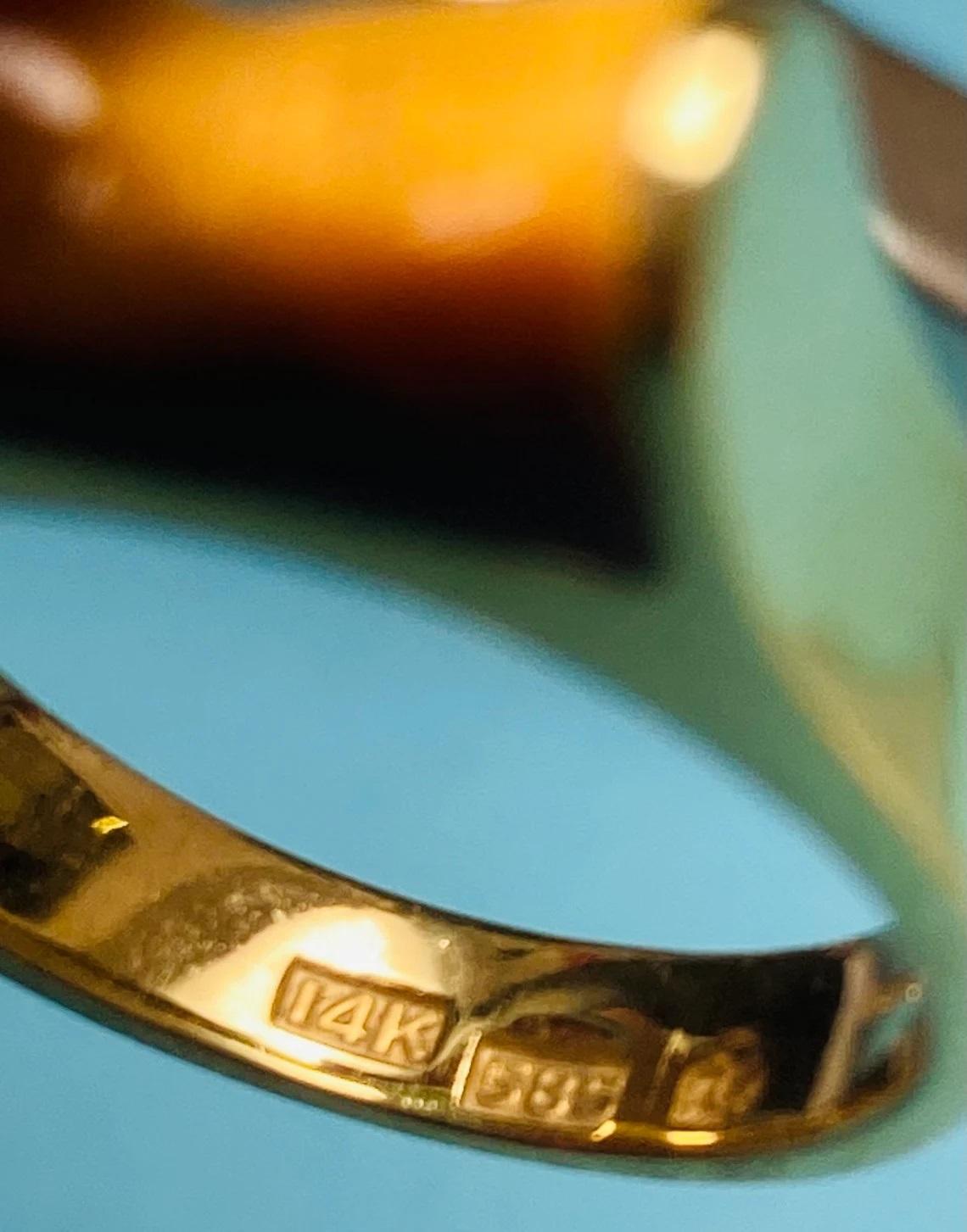 Einzigartiger Chevron-Ring aus 14 Karat Gold mit Tigerauge für Damen oder Herren im Angebot
