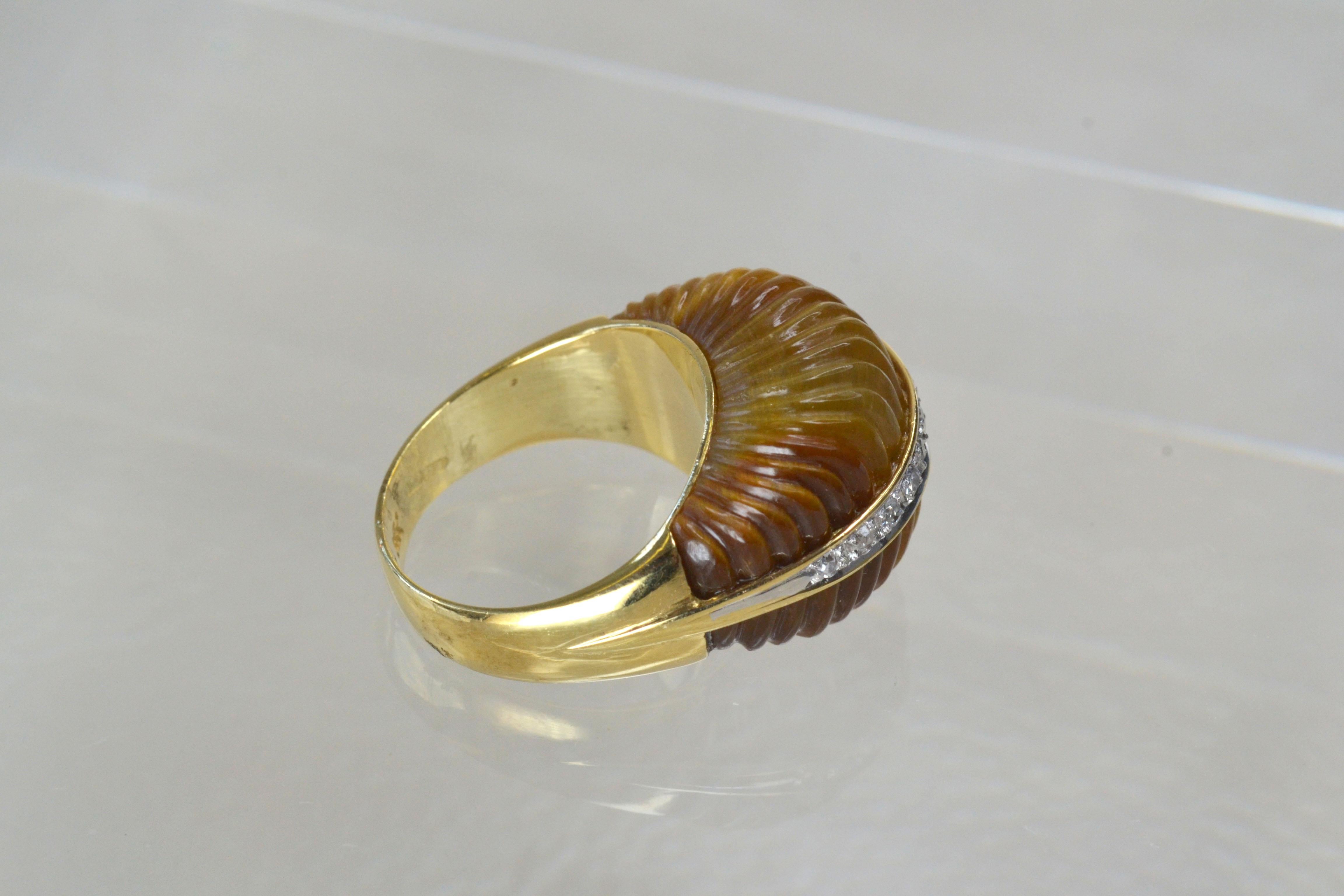 Vintage 14k Gold Tiger's Eye Scalloped Ring One-of-a-kind In Good Condition For Sale In London, GB