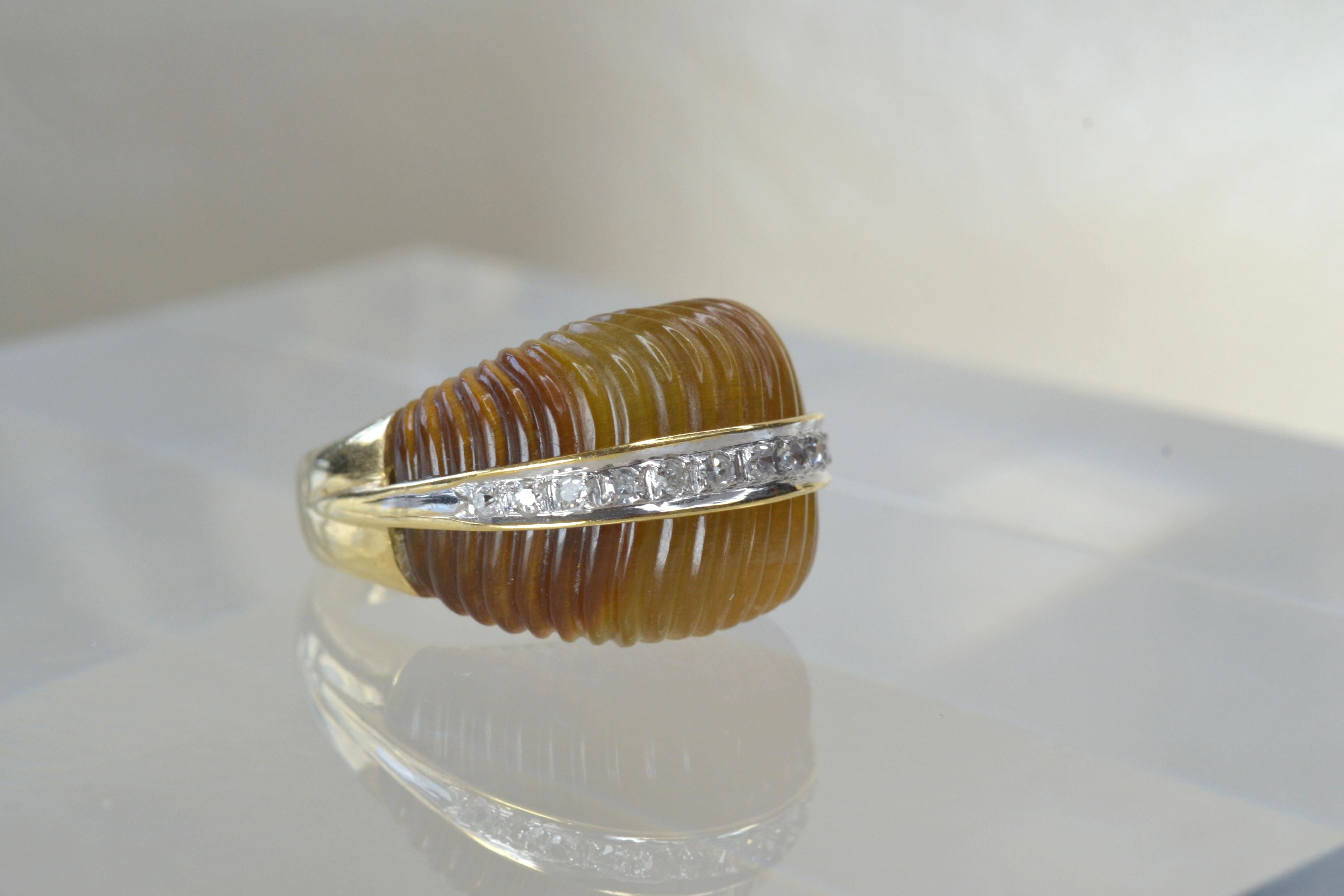 Vintage 14k Gold Tiger's Eye Scalloped Ring One-of-a-kind Pour femmes en vente