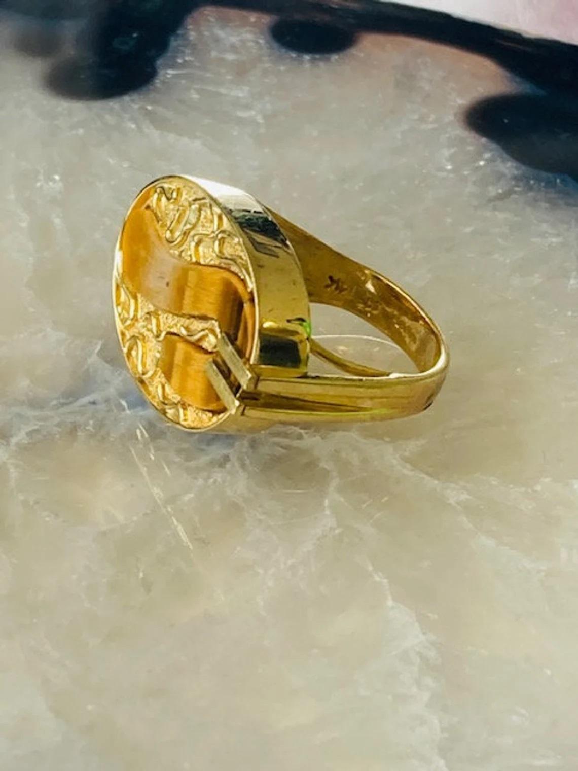 Vintage 14k Gold Tiger's Eye Unisex Signet Ring, One-of-a-kind For Sale 2