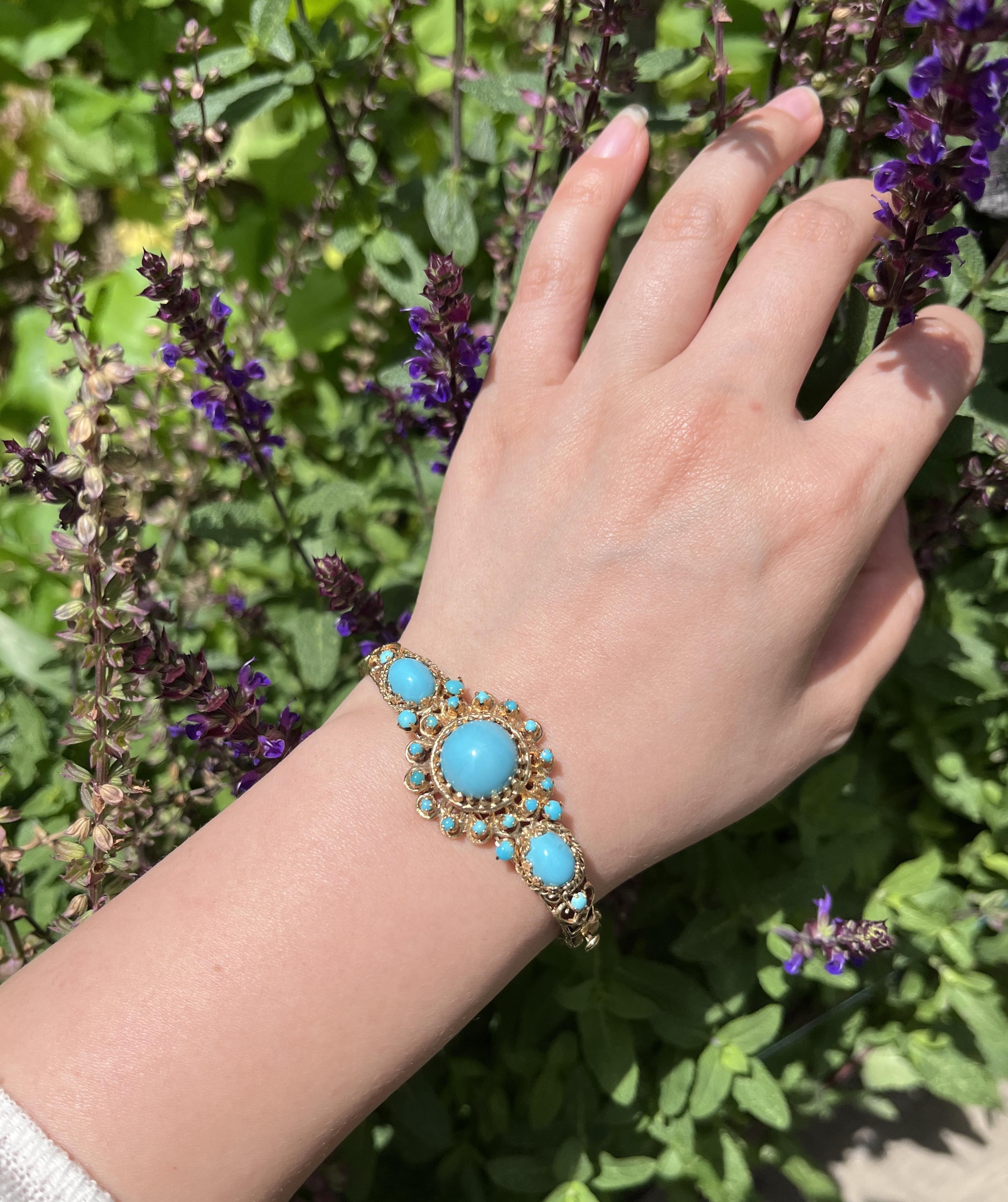 Vintage 14K Gold Turquoise Cabochon Bracelet

Approximate Dimensions:
16.3 cm (Inner Circumference)
12.68 mm (Center Turquoise)
21.3 grams in weight.