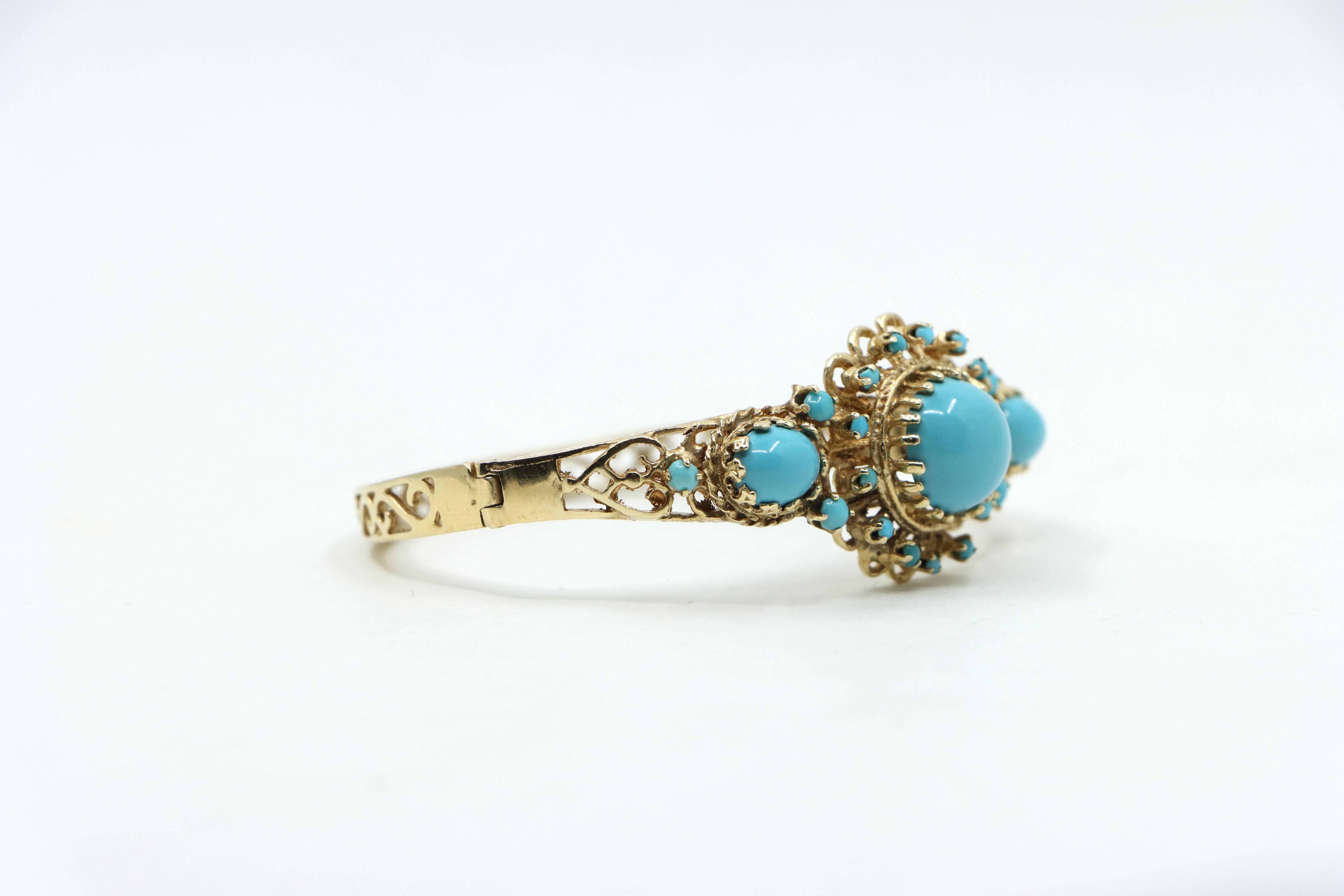 Women's or Men's Vintage 14K Gold Turquoise Cabochon Bracelet For Sale