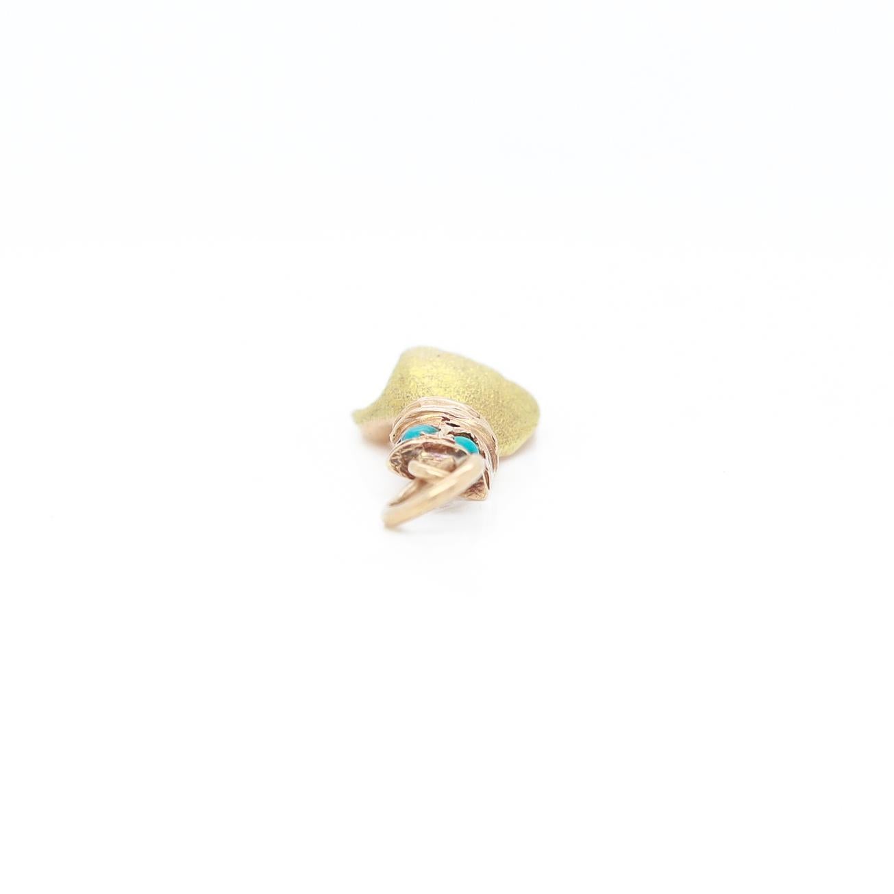 Vintage 14K Gold & Turquoise Cabochon Figural Hand Charm For Sale 3