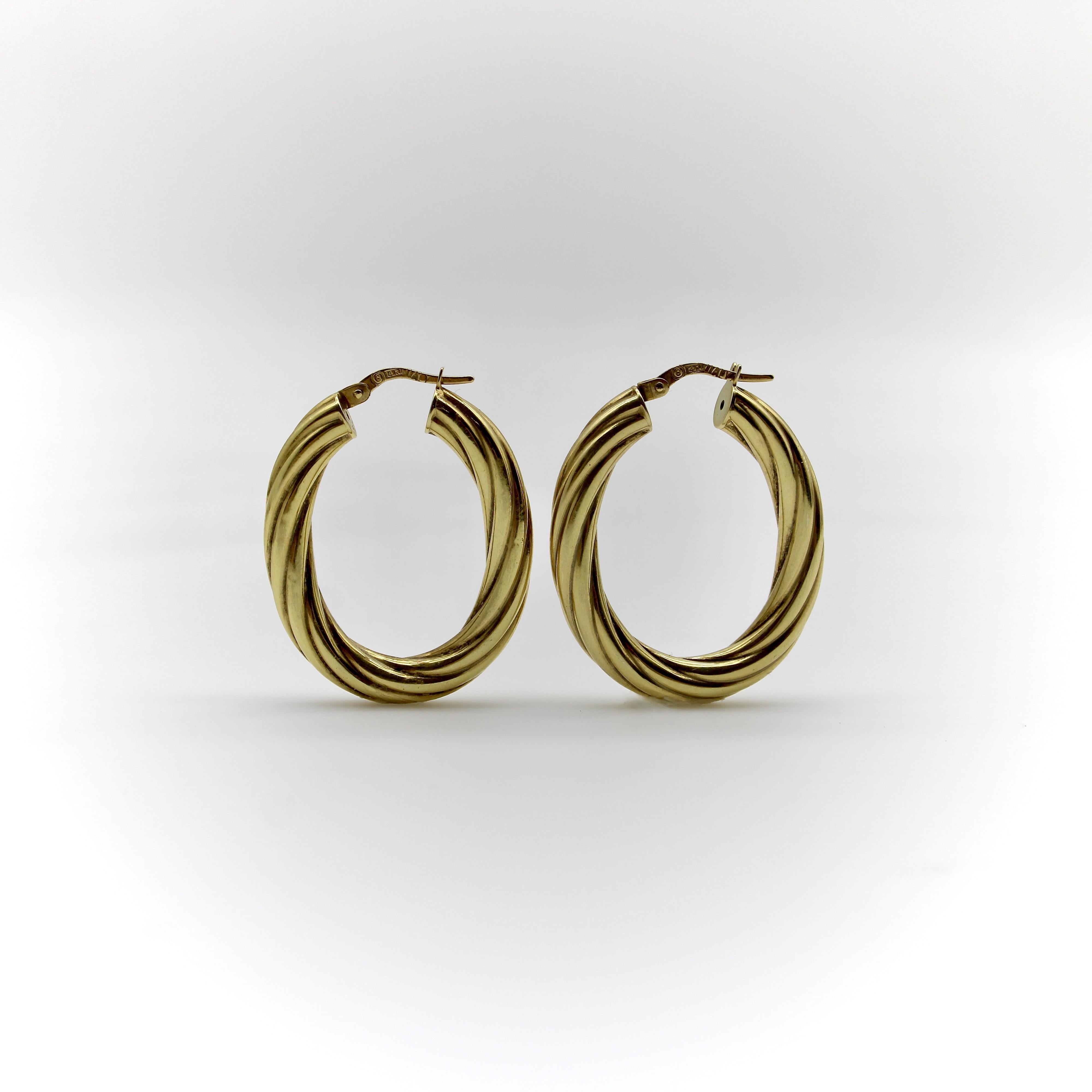 Vintage 14K Gold Twisted Oval Italian Hoops In Good Condition For Sale In Venice, CA