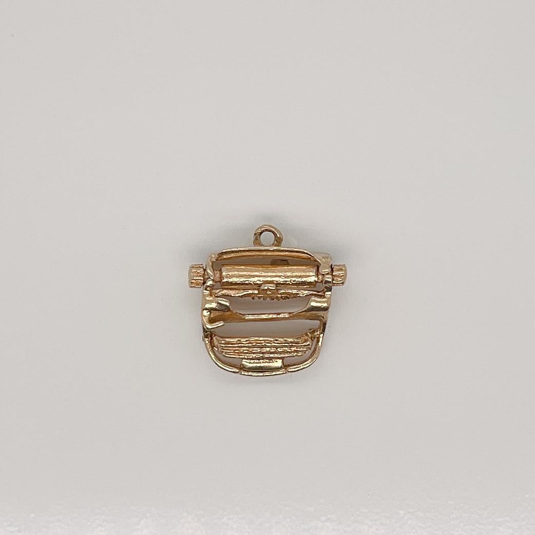 VIntage 14K Gold Typewriter Charm for a Bracelet In Good Condition For Sale In Philadelphia, PA
