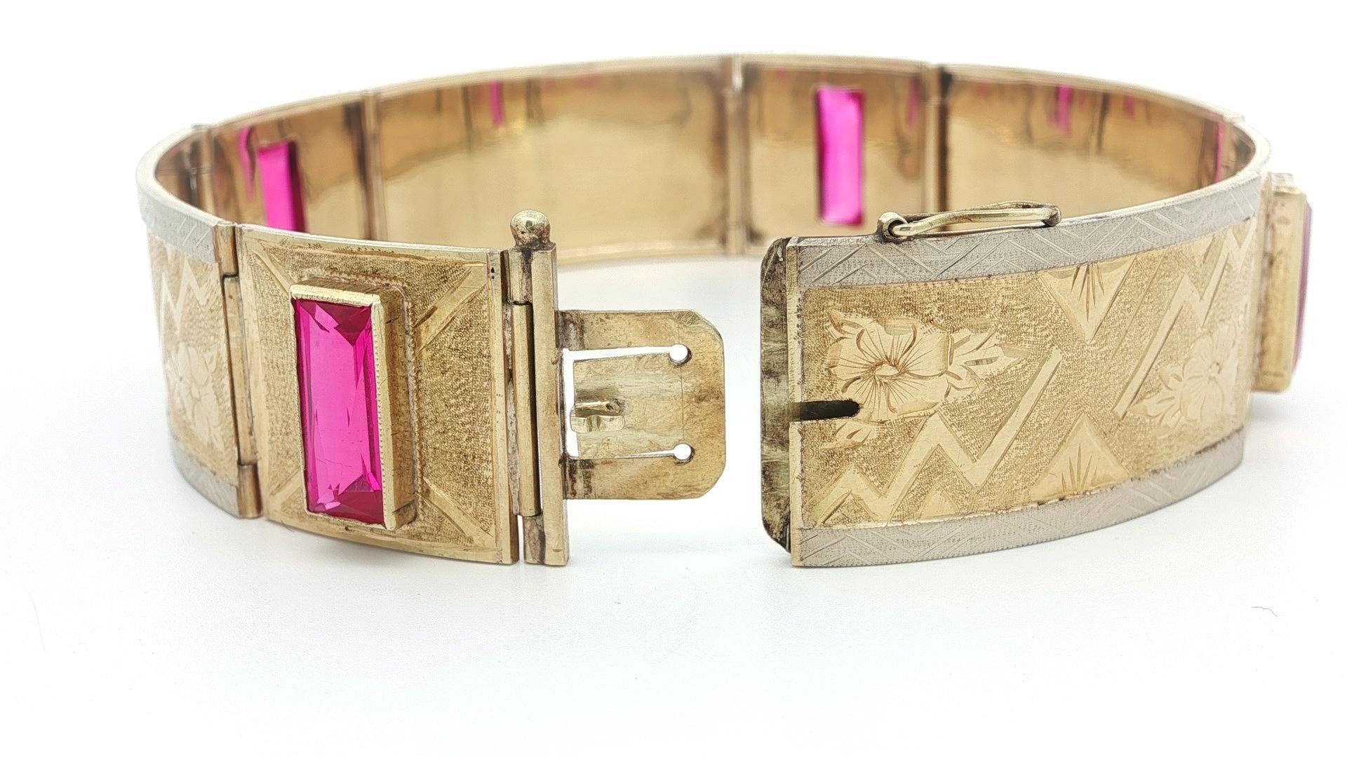 Vintage 14k Gold Vivid Pink Stones Wide 17.2mm Hand graviert Panel Link Armband im Zustand „Gut“ im Angebot in Montclair, NJ