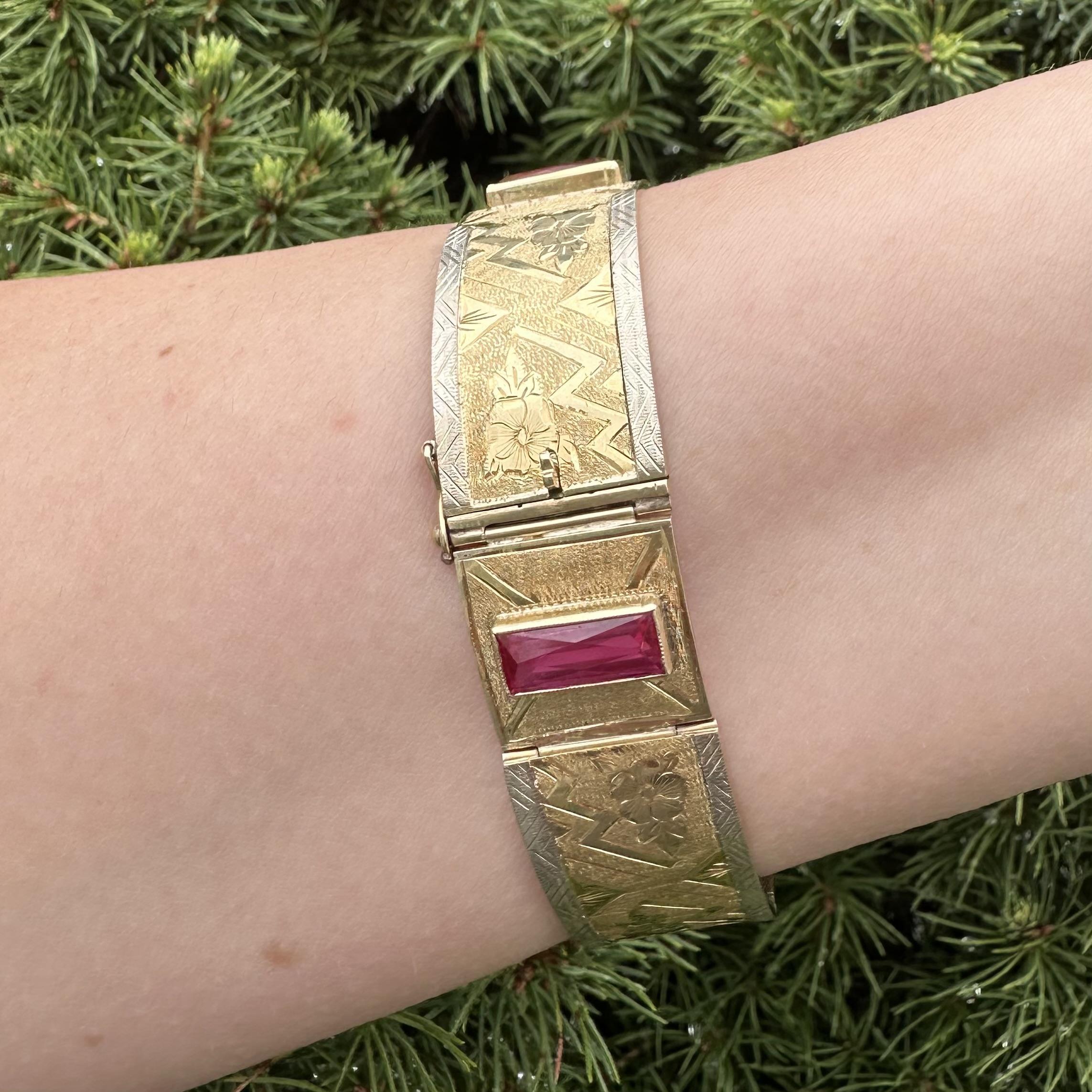 Vintage 14k Gold Vivid Pink Stones Wide 17.2mm Hand graviert Panel Link Armband im Angebot 4