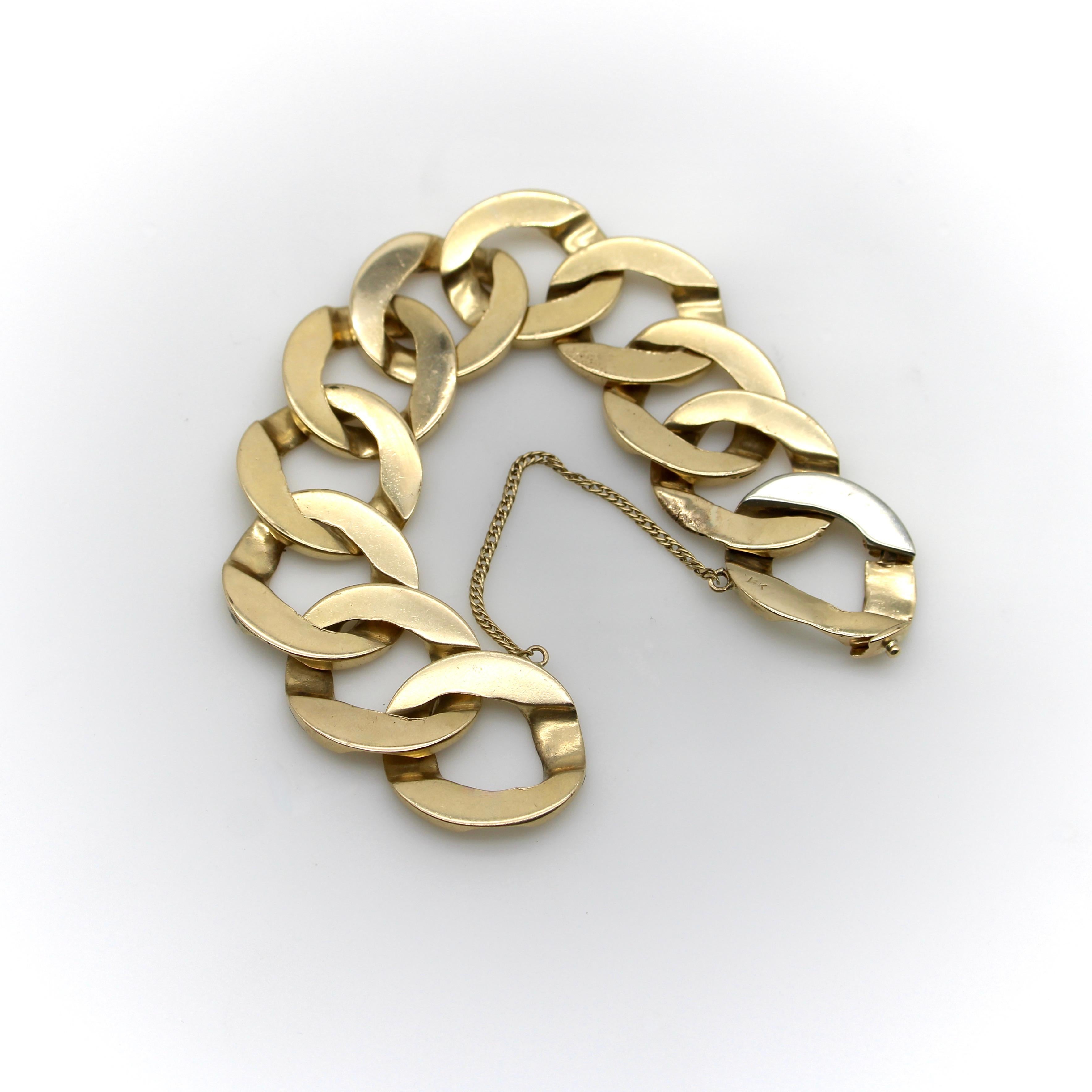 Vintage 14K Gold Wide Flattened Curb Link Bracelet  In Good Condition For Sale In Venice, CA